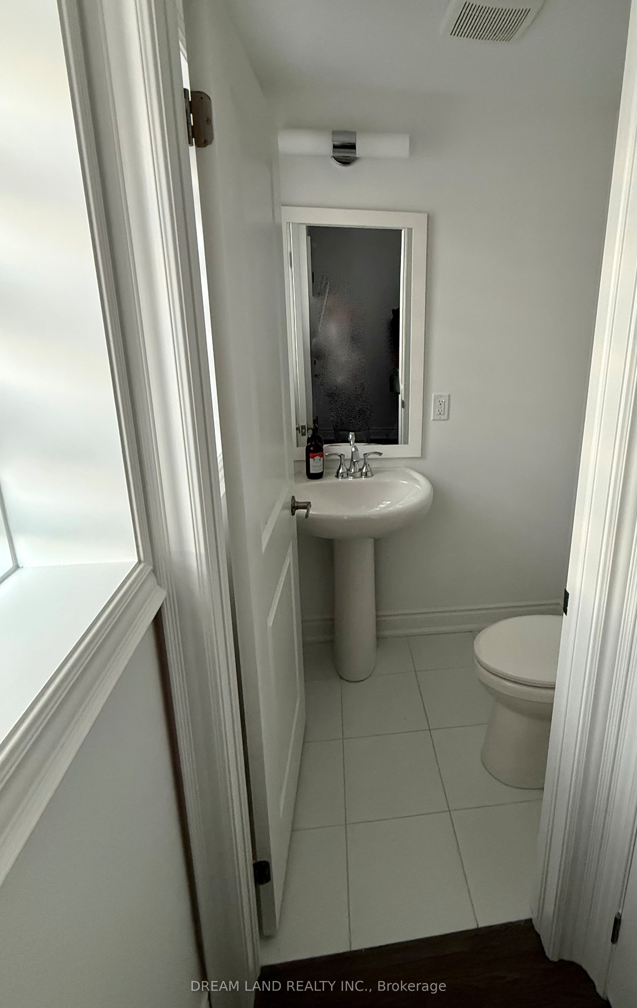 70 Lunar Crescent 193 Property Photo 2