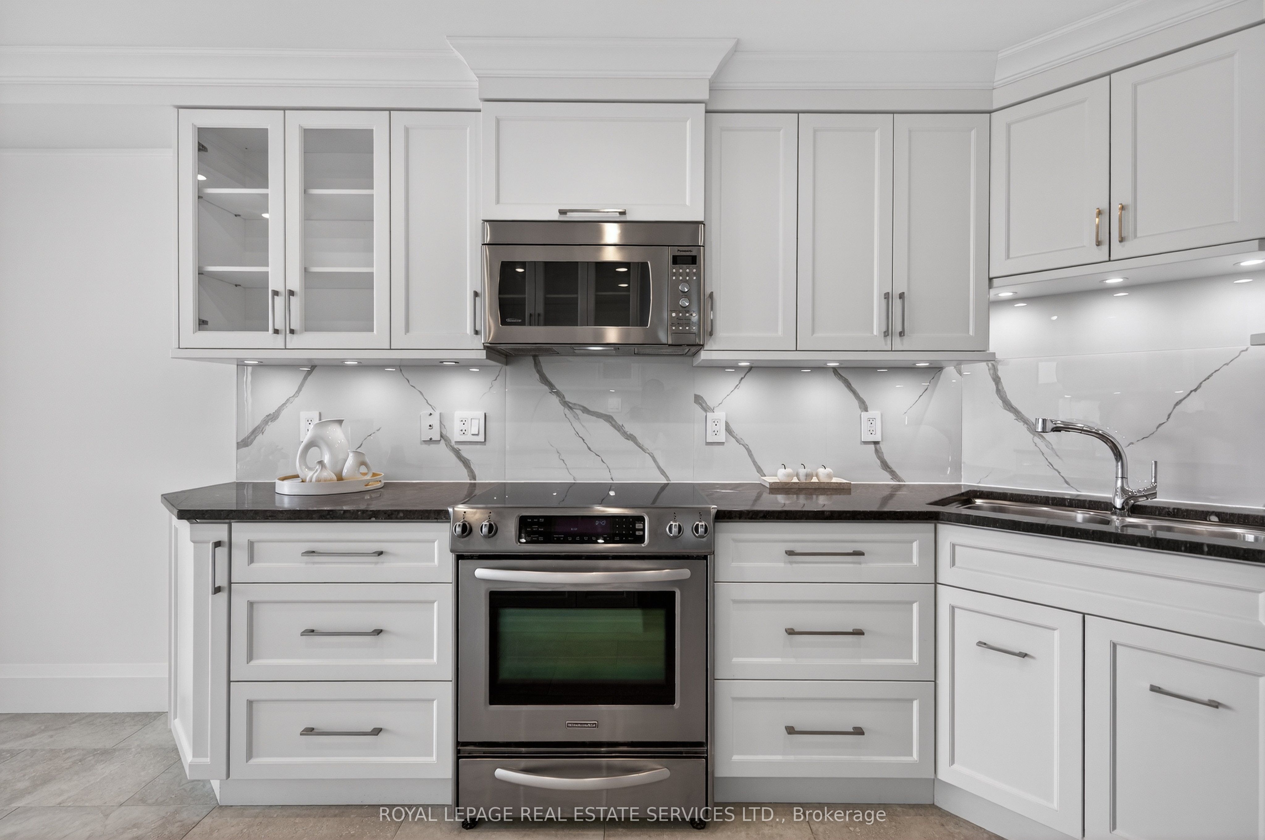 2170 Marine Drive 403 Property Photo 17