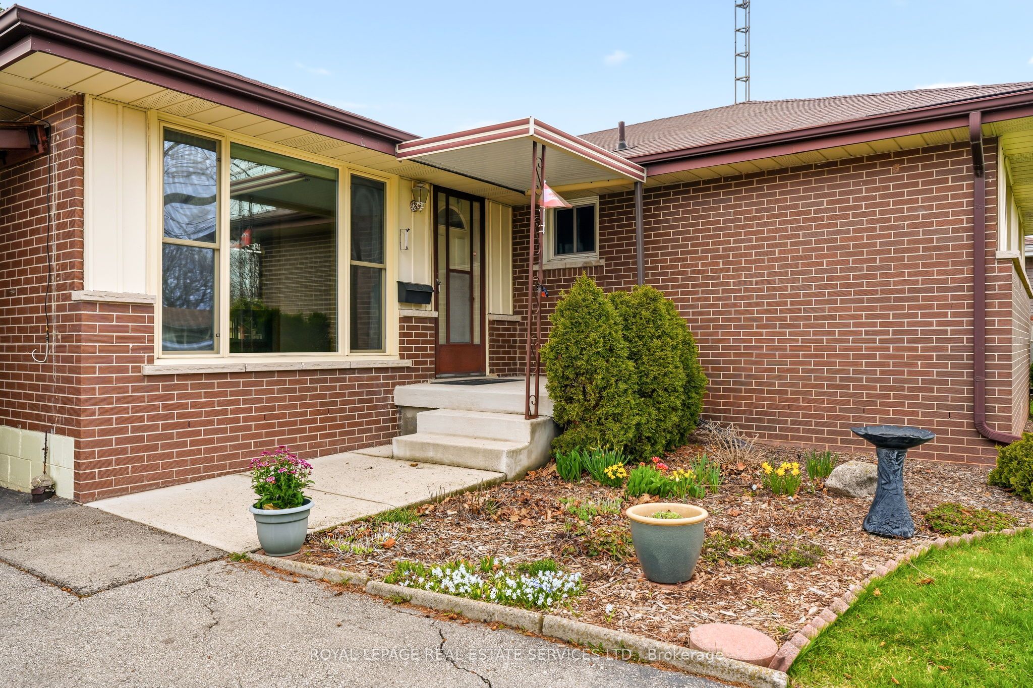 384 Appleby Line Property Photo 4