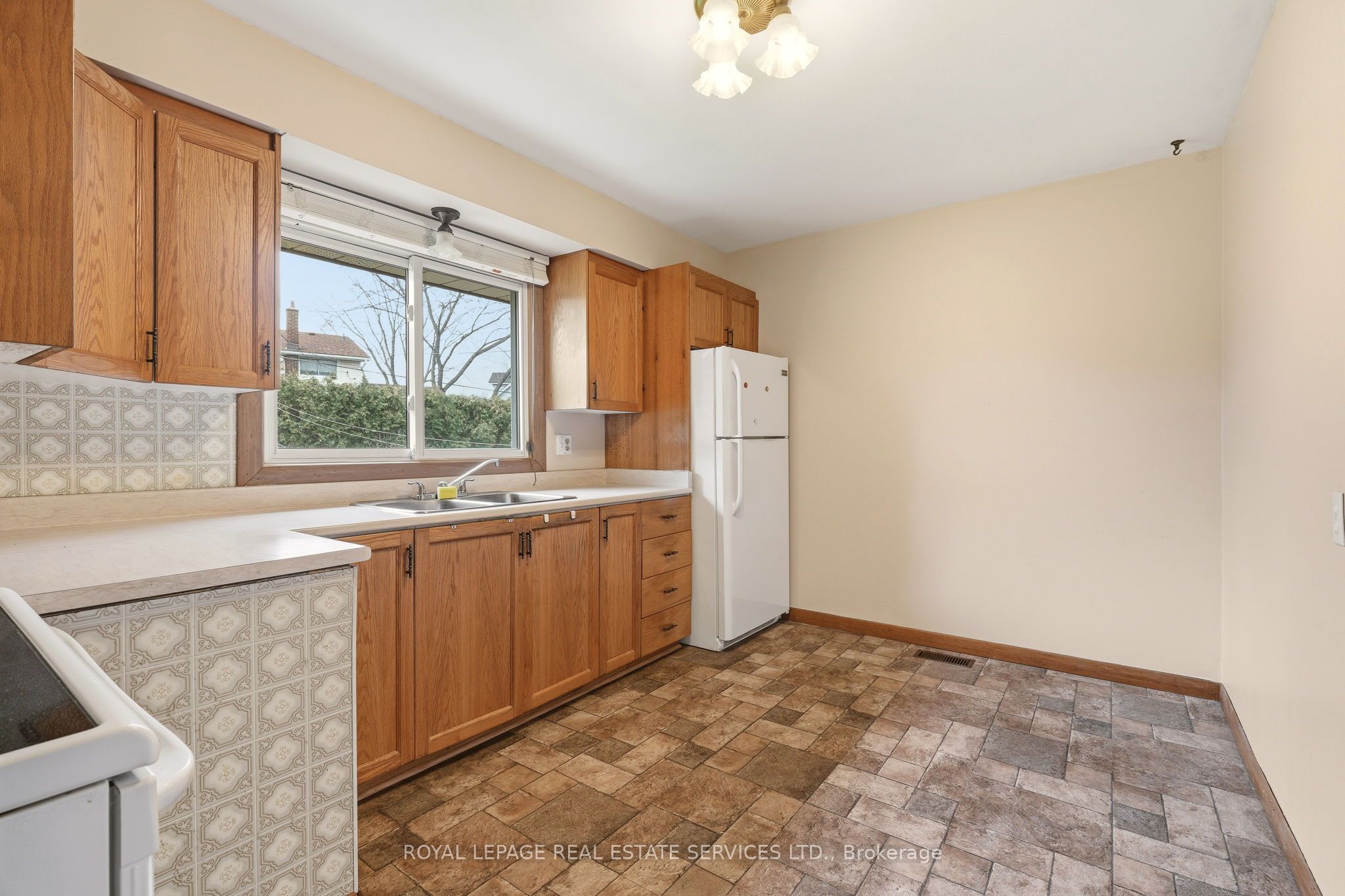 384 Appleby Line Property Photo 10