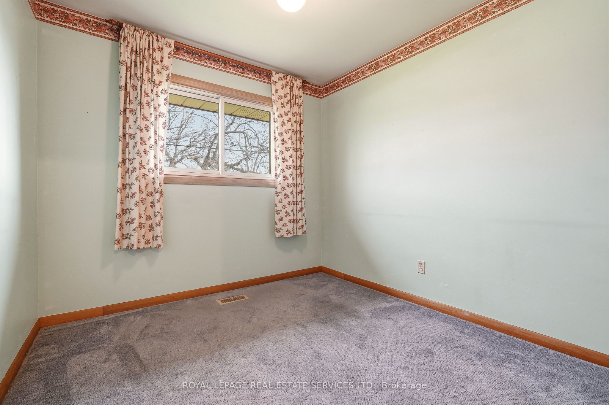 384 Appleby Line Property Photo 14