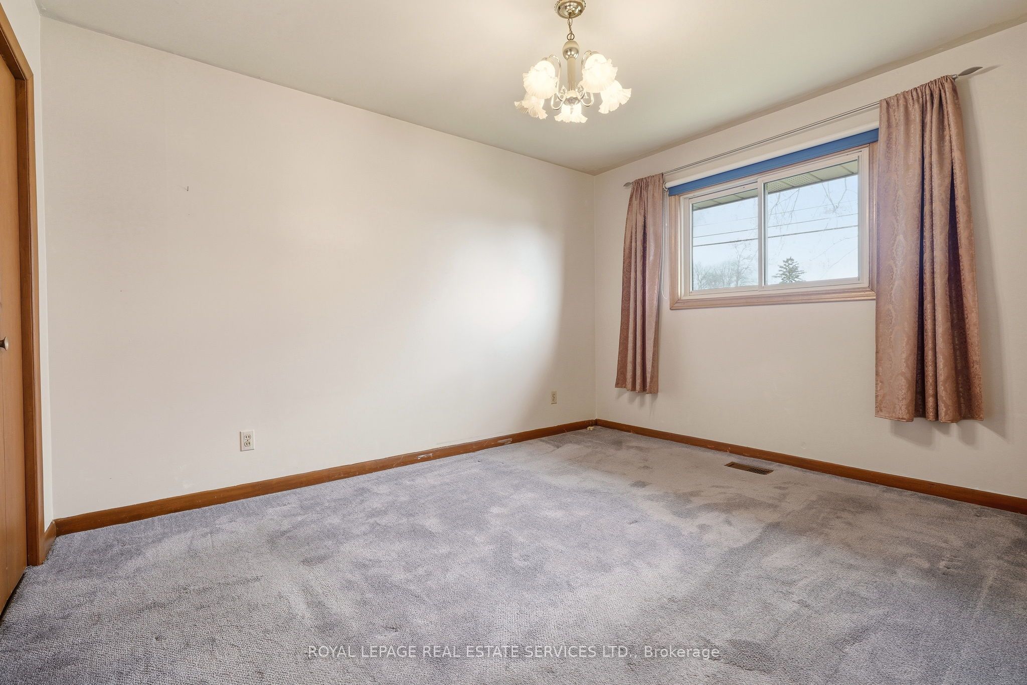 384 Appleby Line Property Photo 16