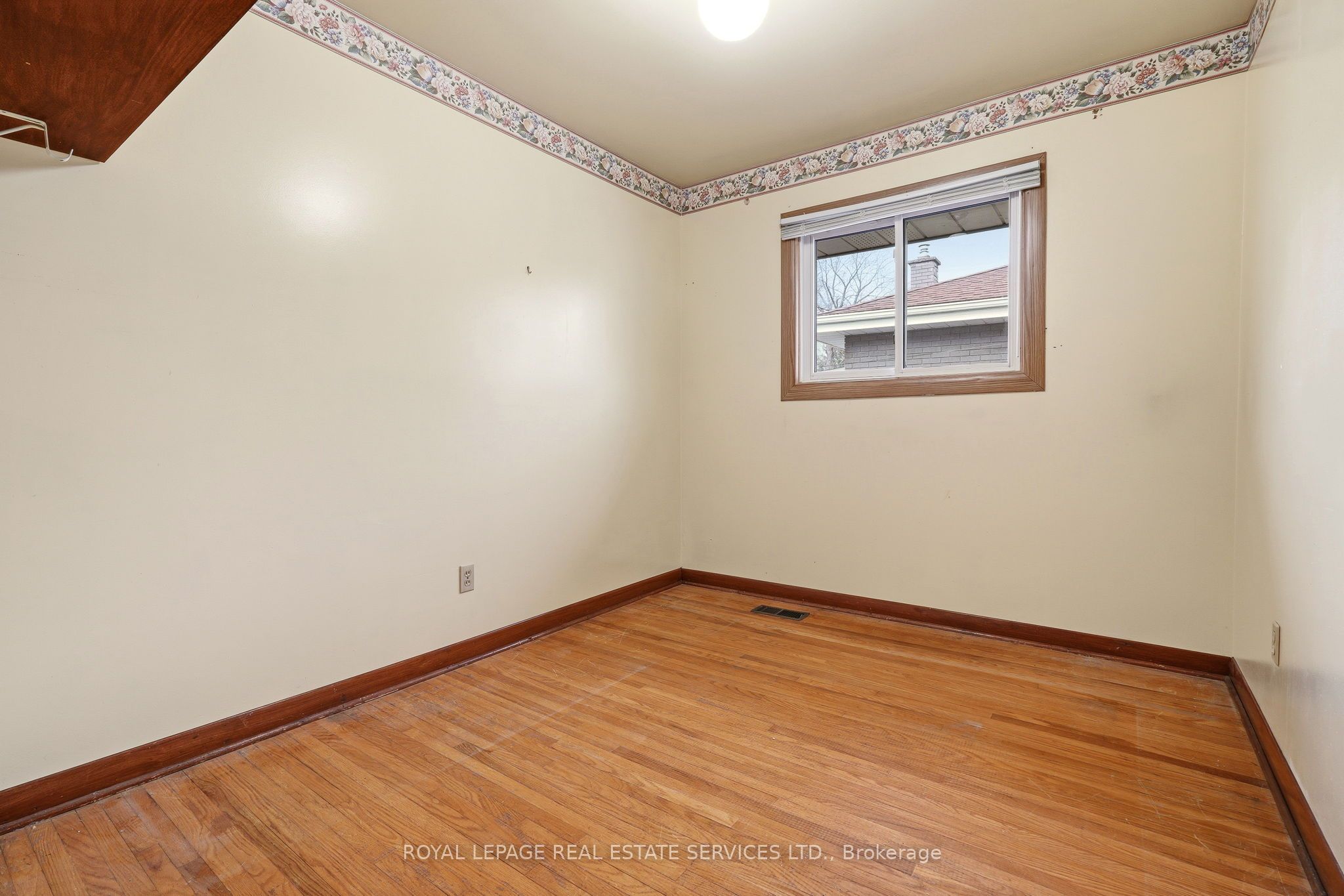 384 Appleby Line Property Photo 18