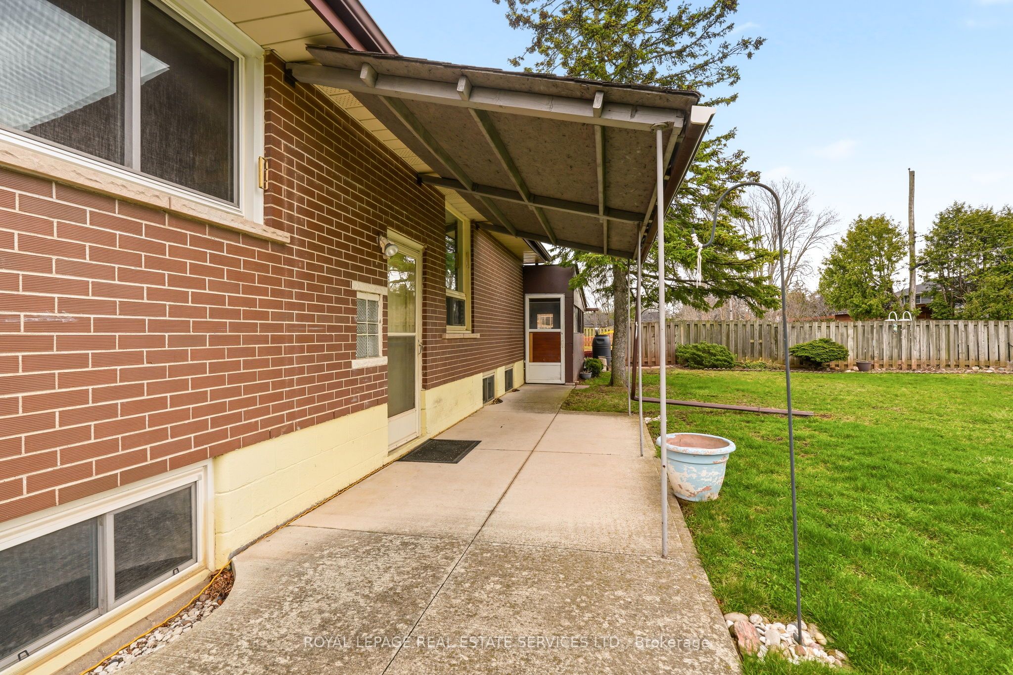 384 Appleby Line Property Photo 33
