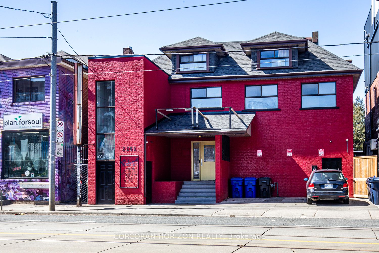2261 Dundas Street Property Photo 3