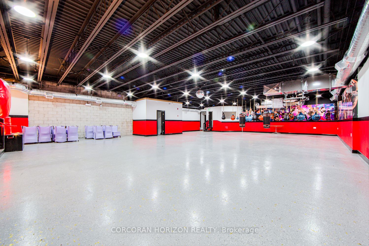 2261 Dundas Street Property Photo 15