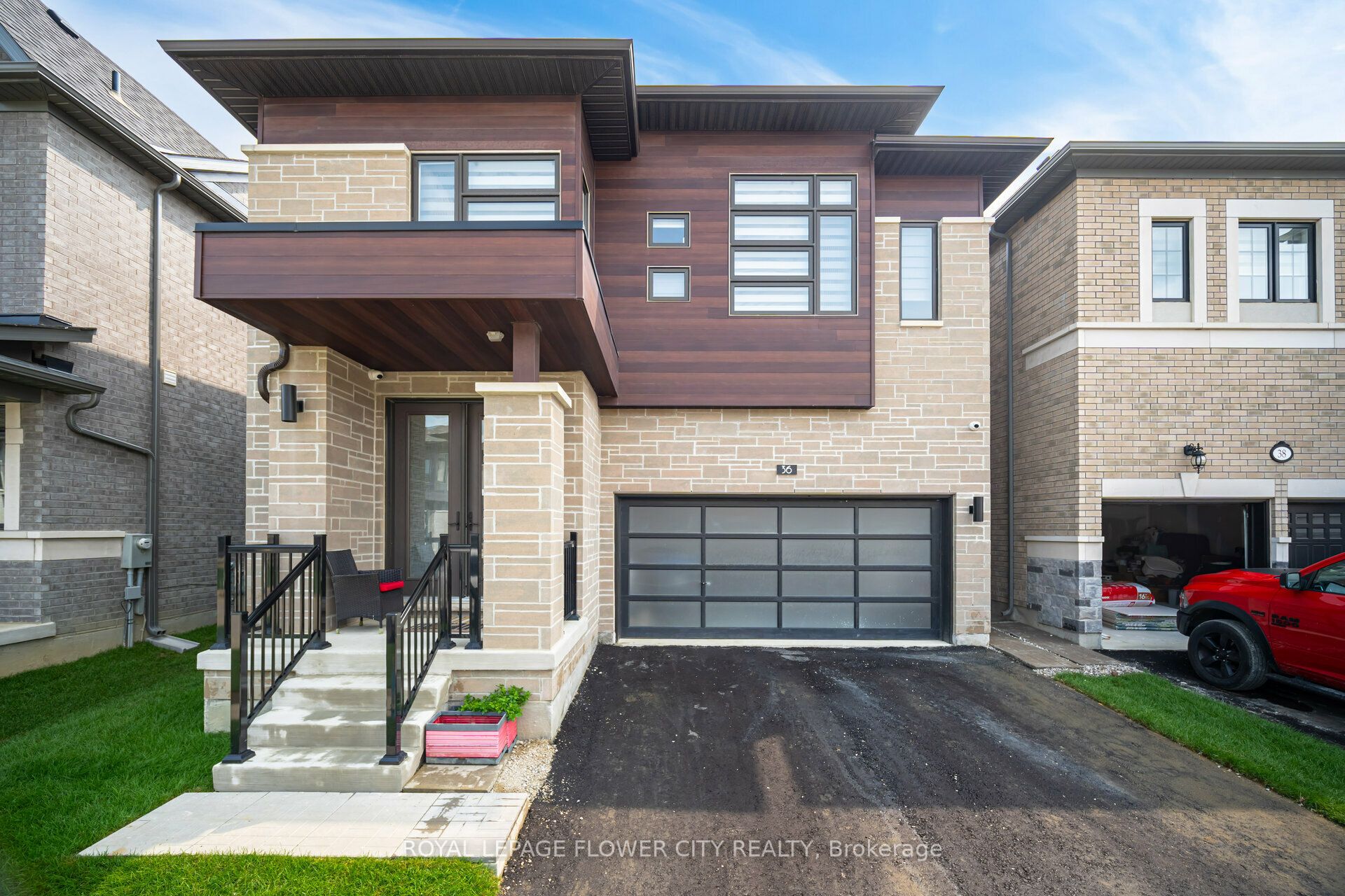 36 Icon Street S