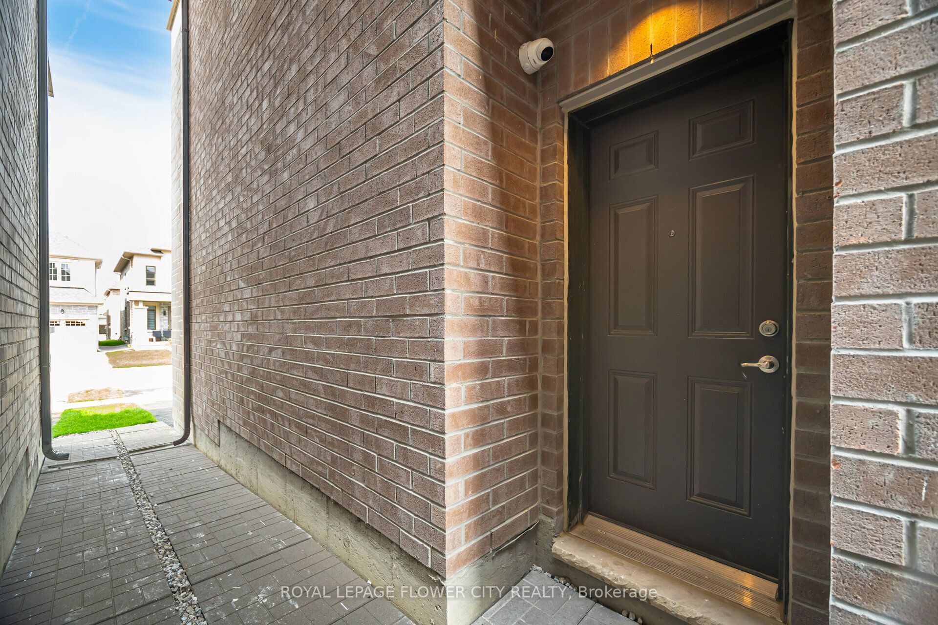 36 Icon Street S Property Photo 35
