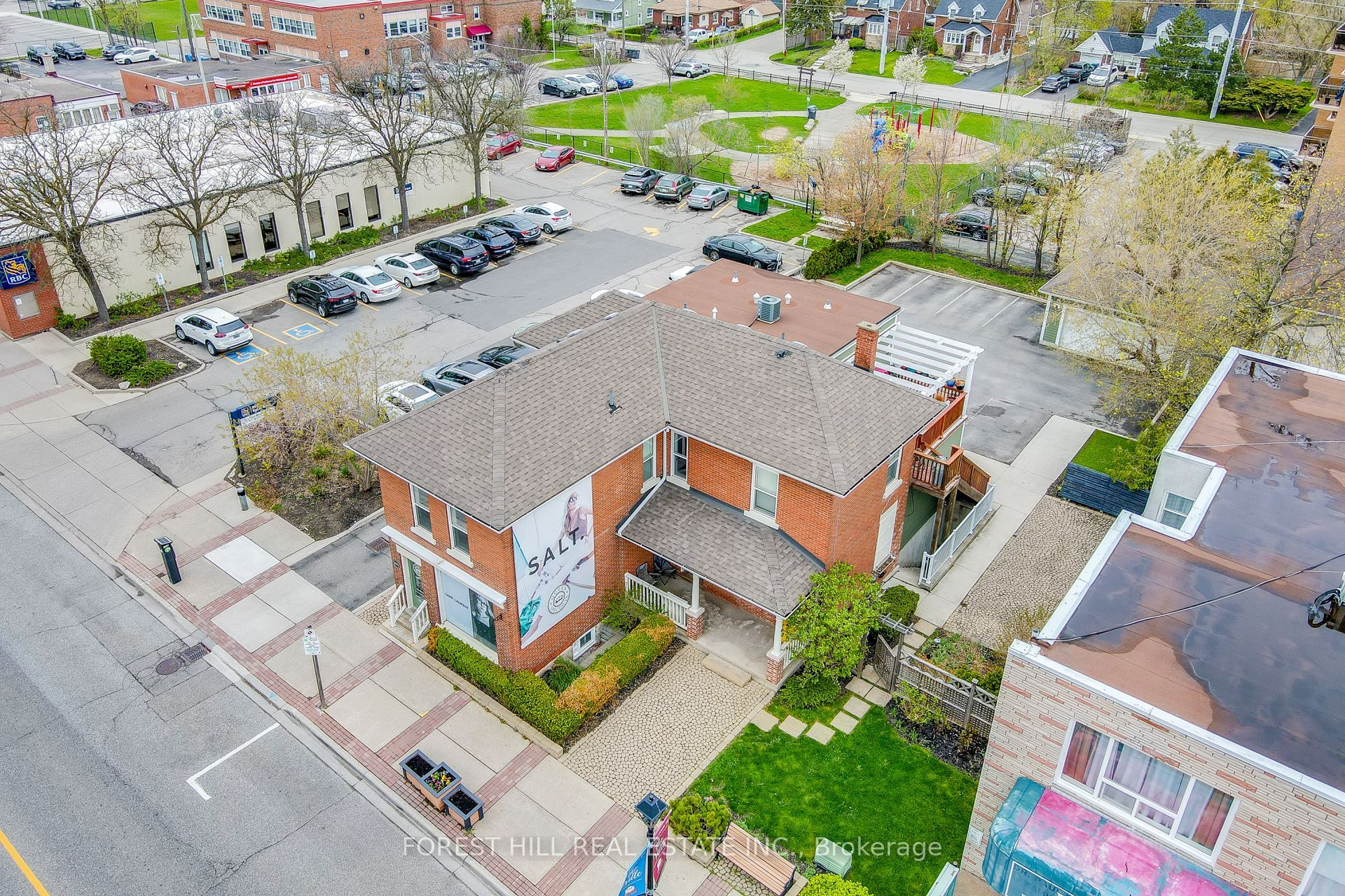 201 Queen Street S Property Photo 3