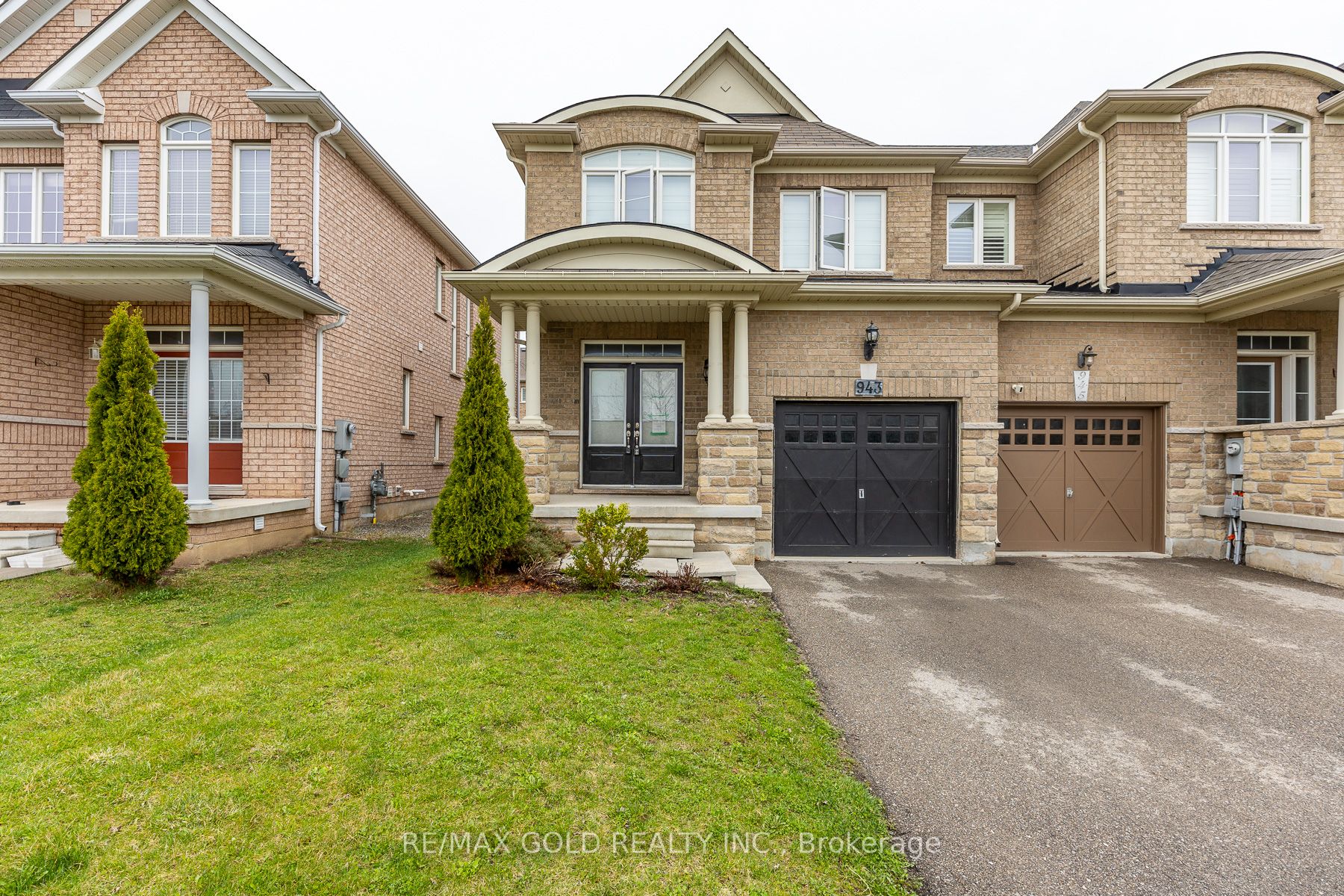 943 Transom Crescent Property Photo 3