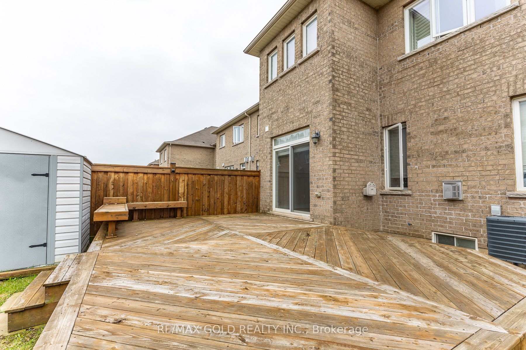 943 Transom Crescent Property Photo 7
