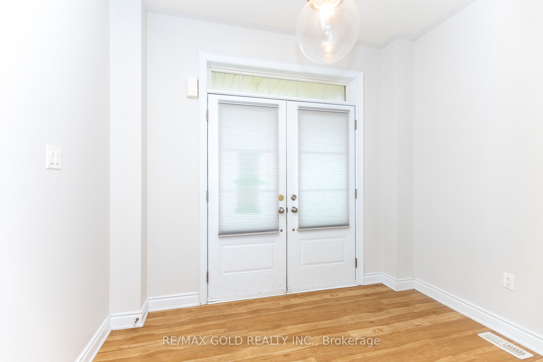 943 Transom Crescent Property Photo 8