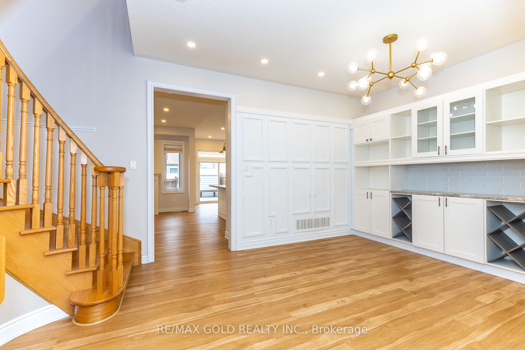 943 Transom Crescent Property Photo 11