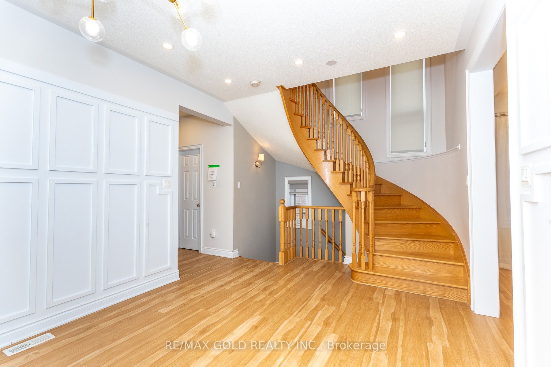 943 Transom Crescent Property Photo 14