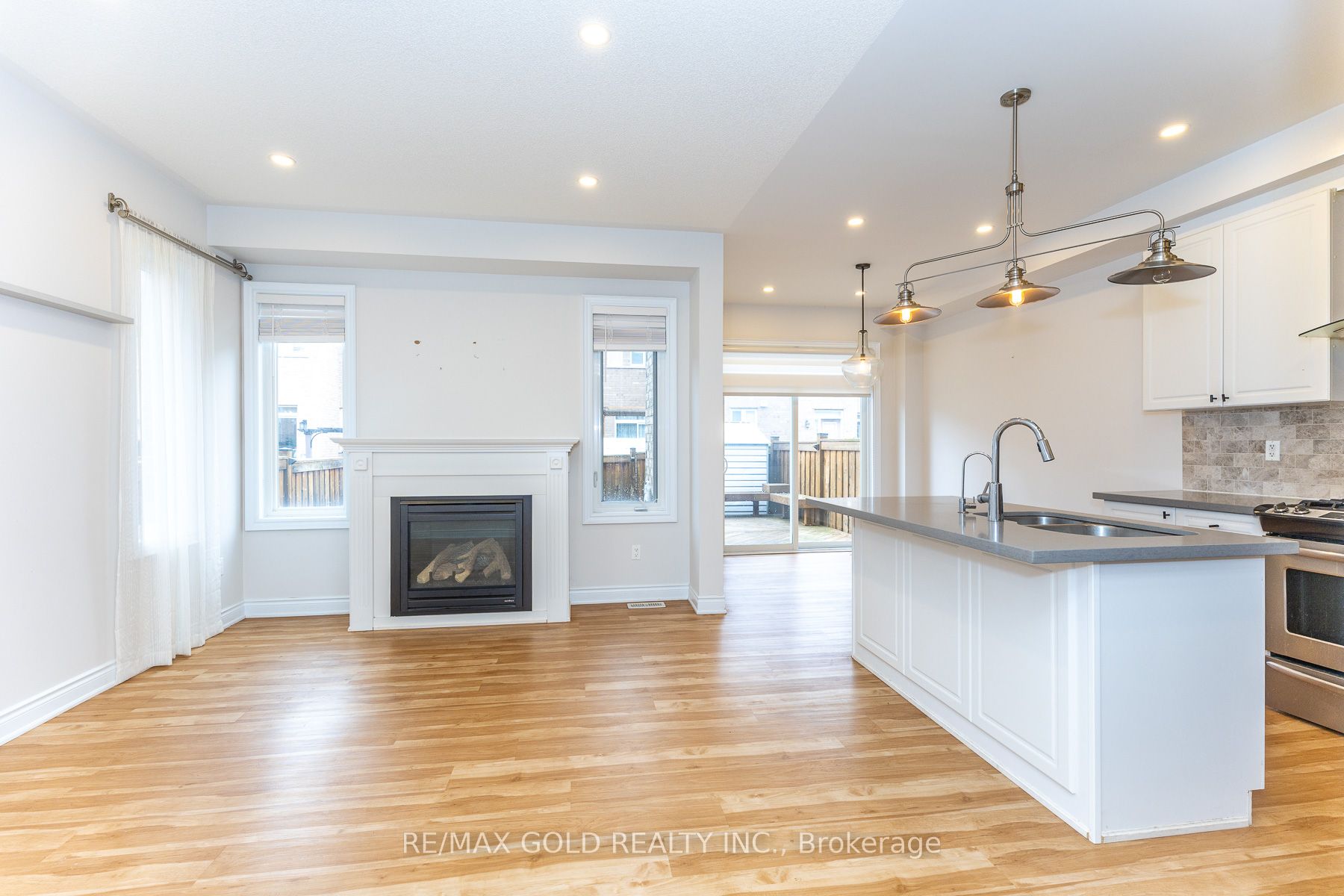 943 Transom Crescent Property Photo 15