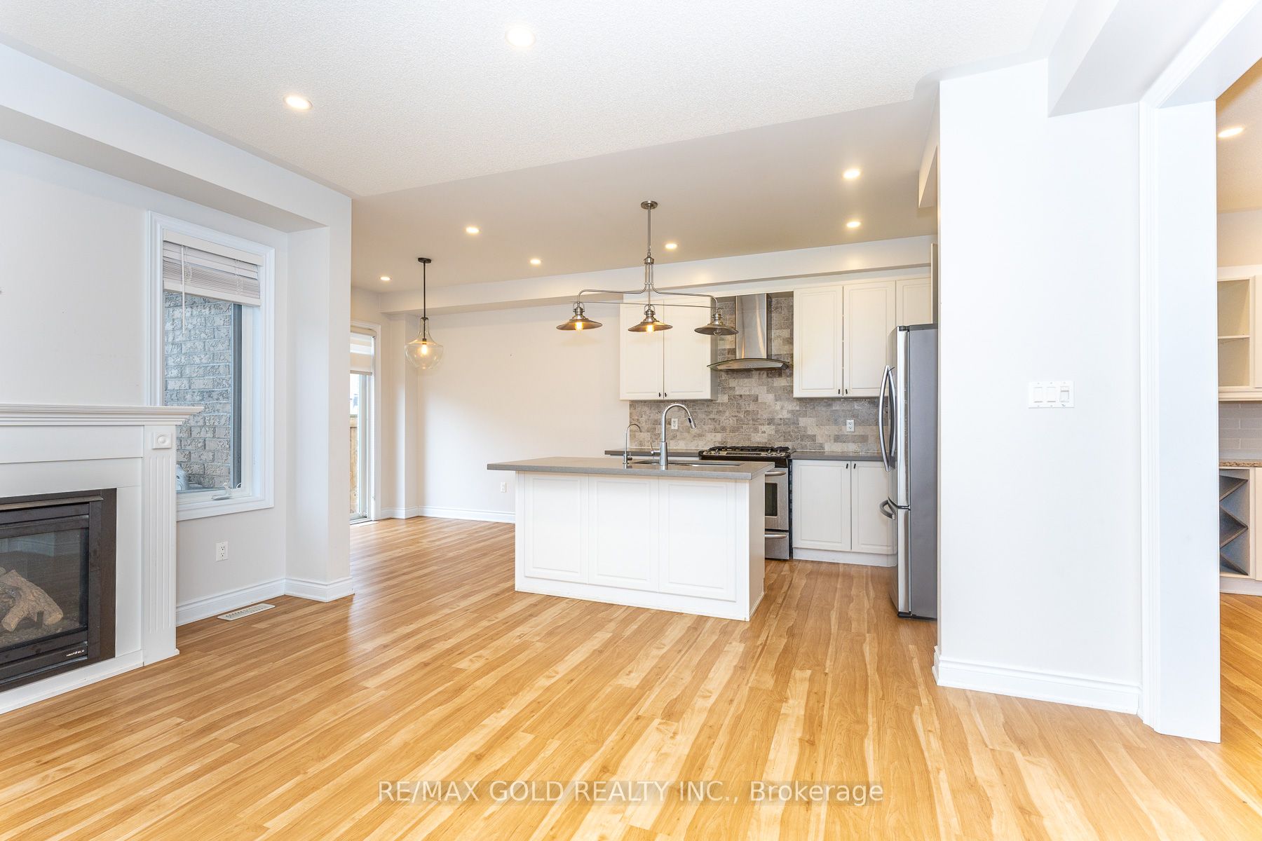 943 Transom Crescent Property Photo 16
