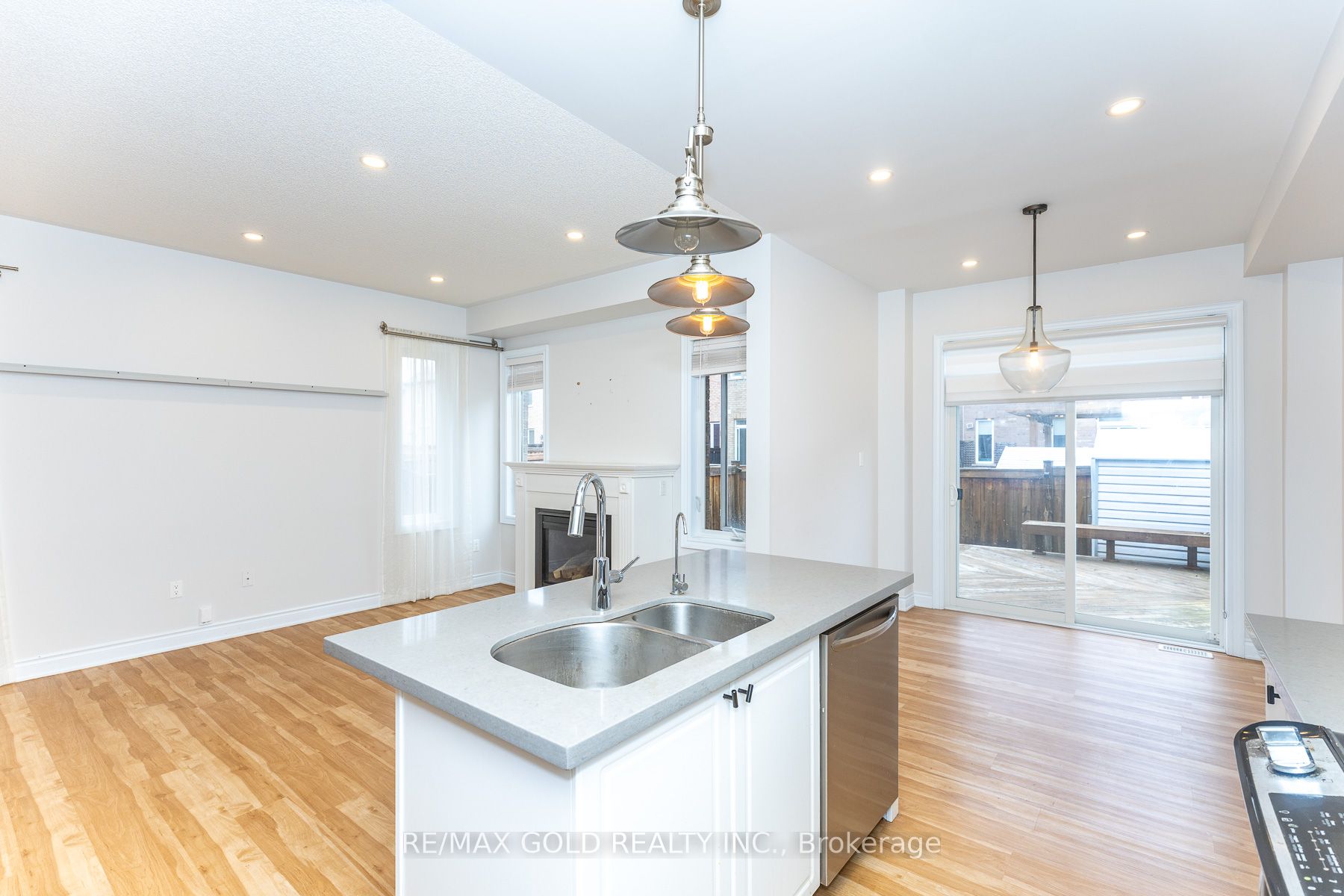 943 Transom Crescent Property Photo 22