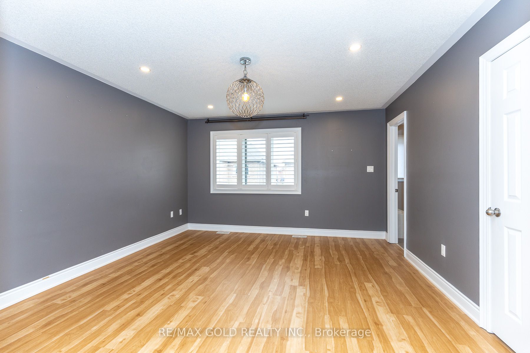 943 Transom Crescent Property Photo 27