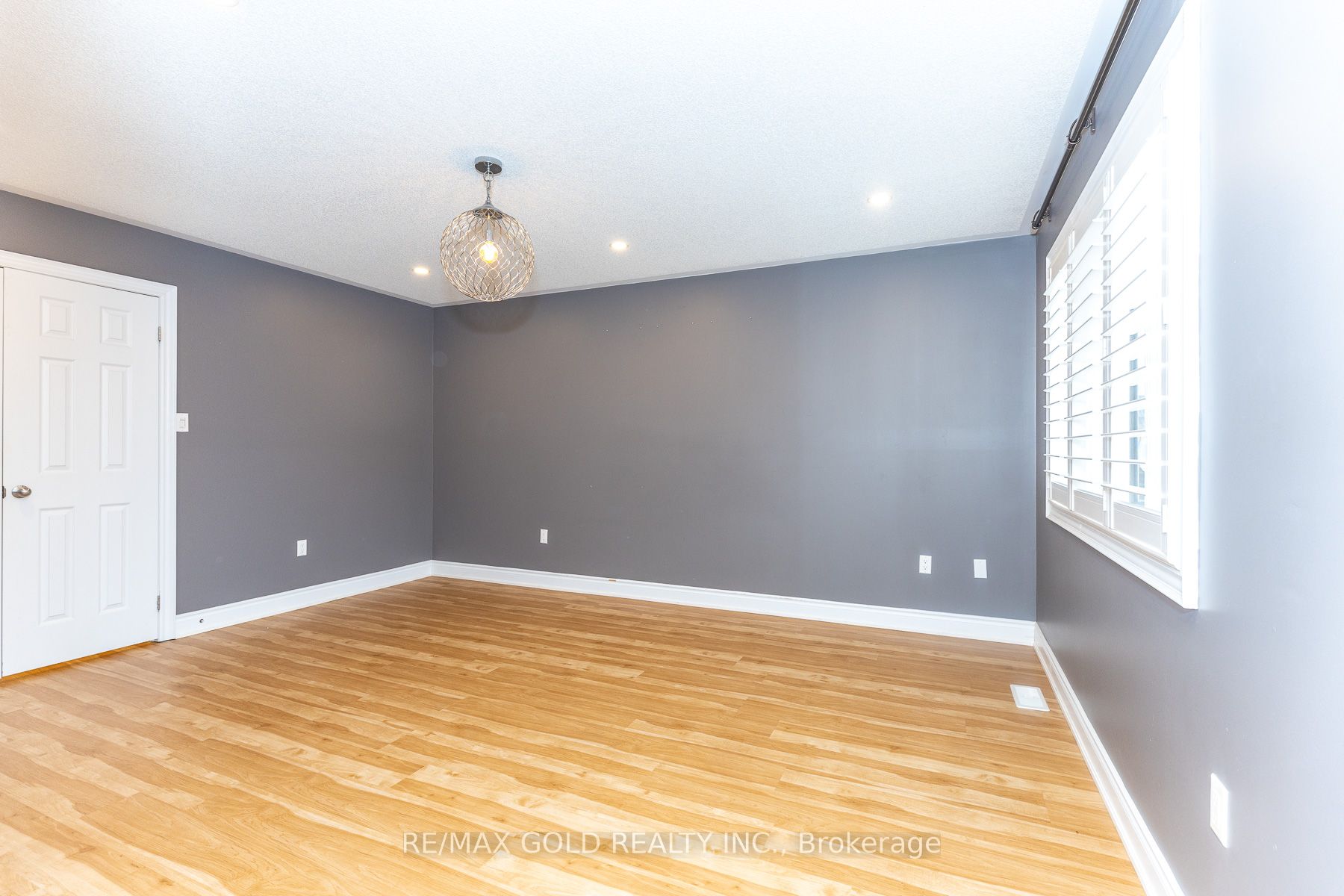 943 Transom Crescent Property Photo 28