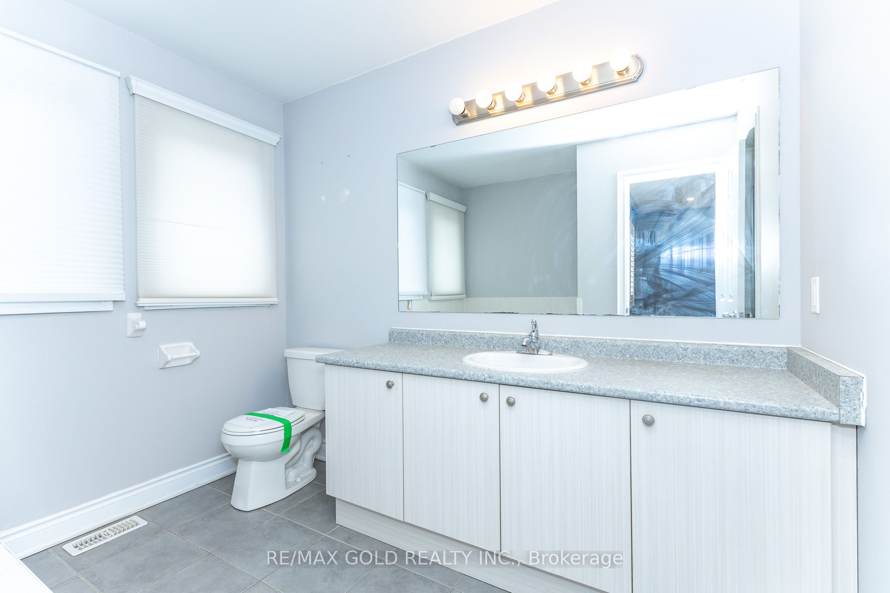 943 Transom Crescent Property Photo 31