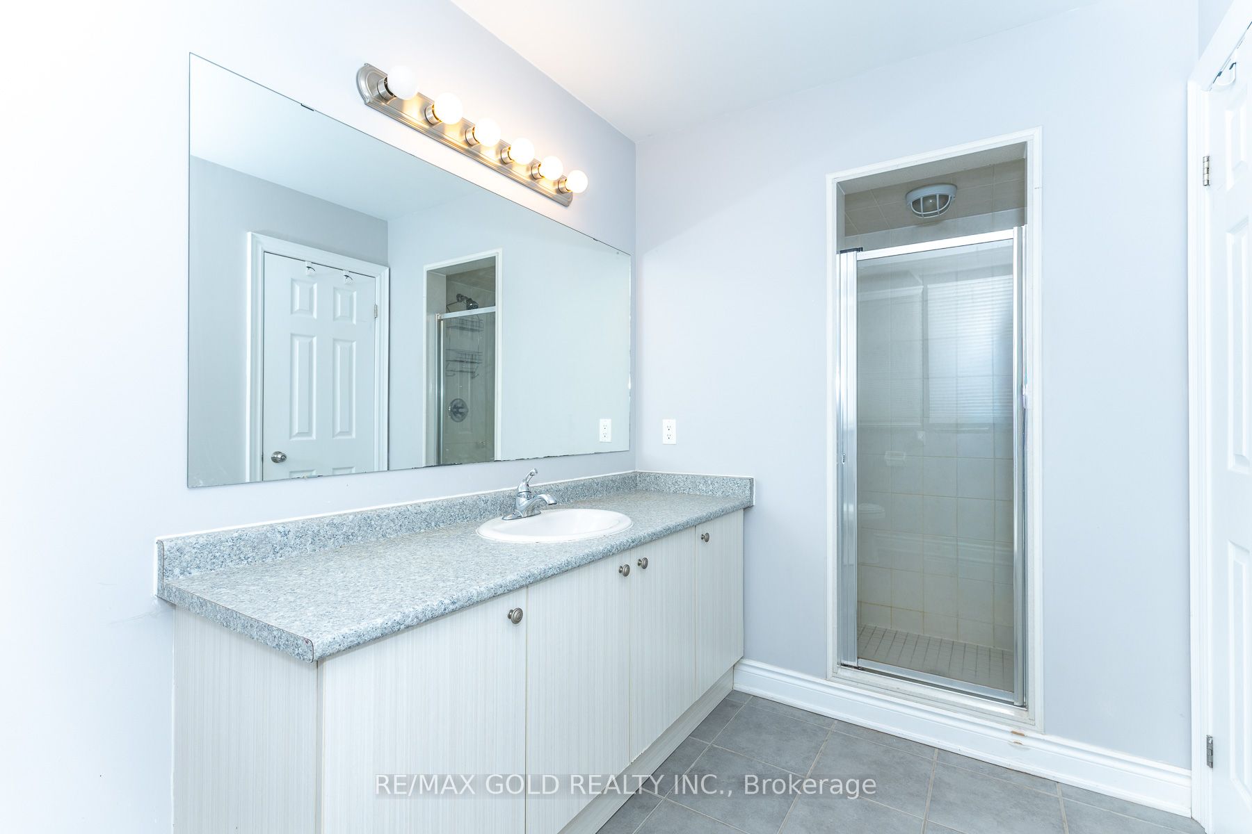 943 Transom Crescent Property Photo 32