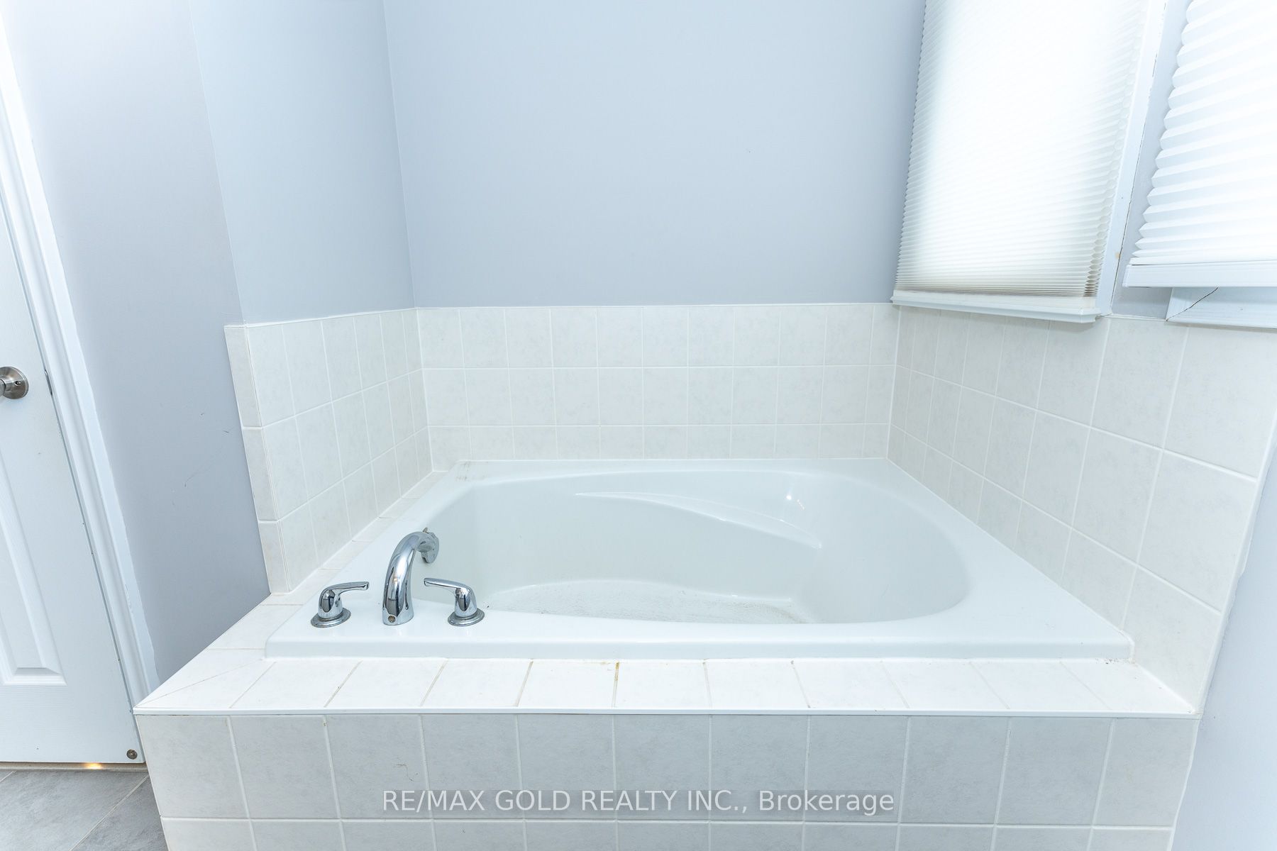 943 Transom Crescent Property Photo 34