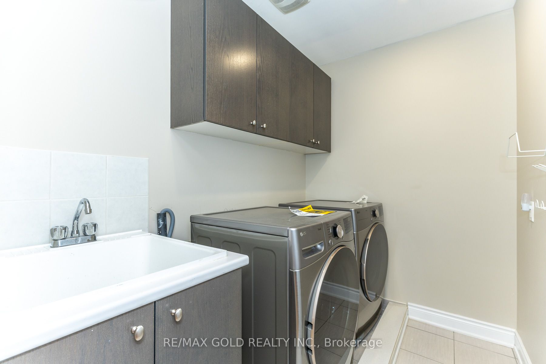 943 Transom Crescent Property Photo 35