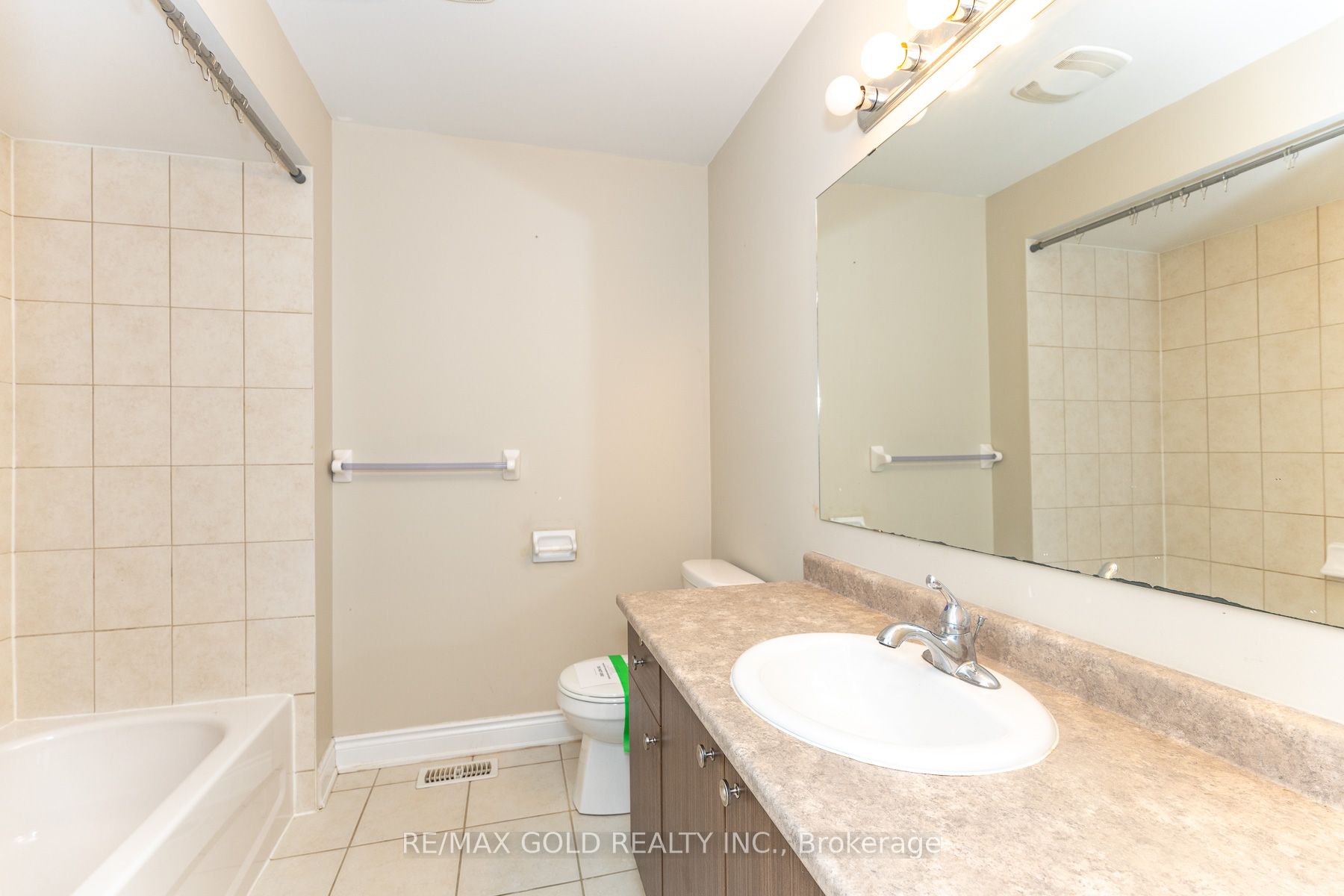 943 Transom Crescent Property Photo 36