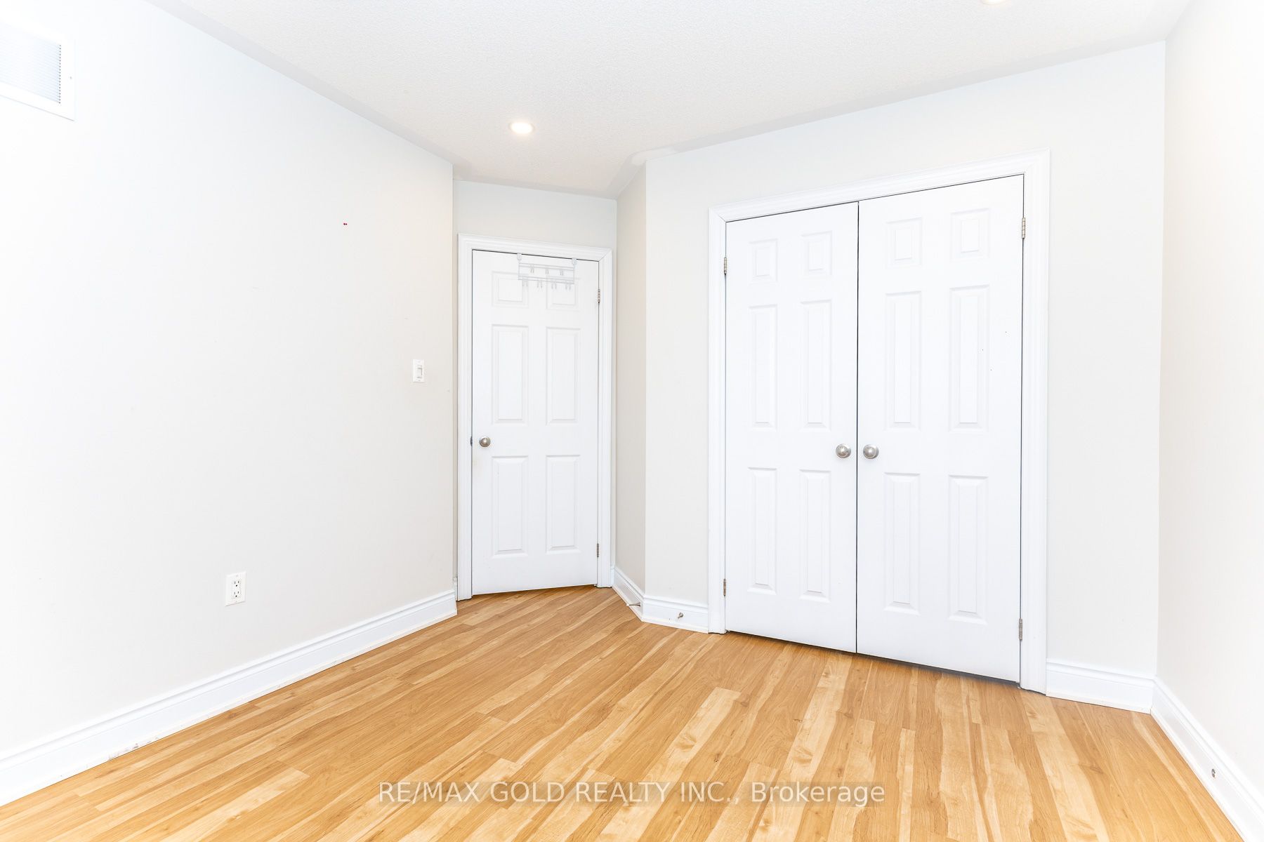 943 Transom Crescent Property Photo 39