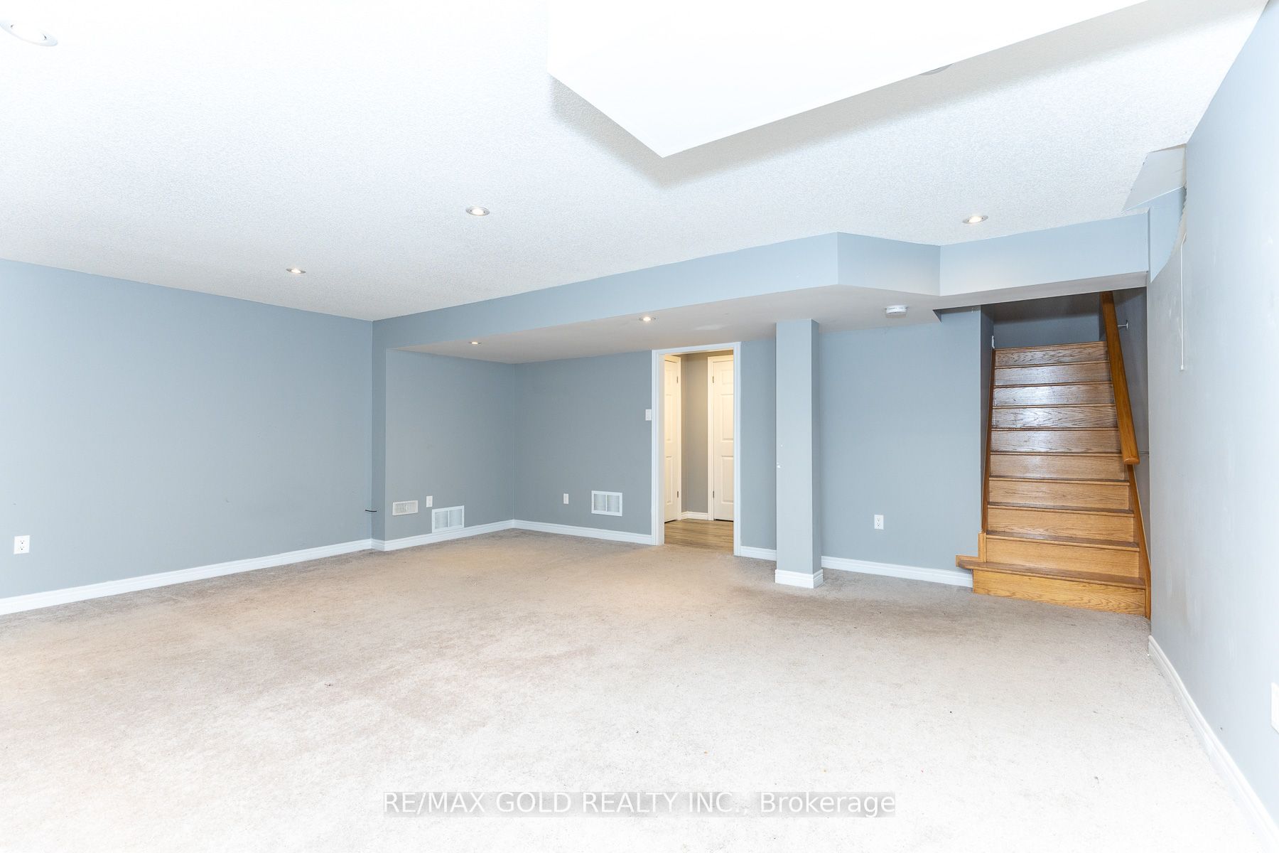 943 Transom Crescent Property Photo 46