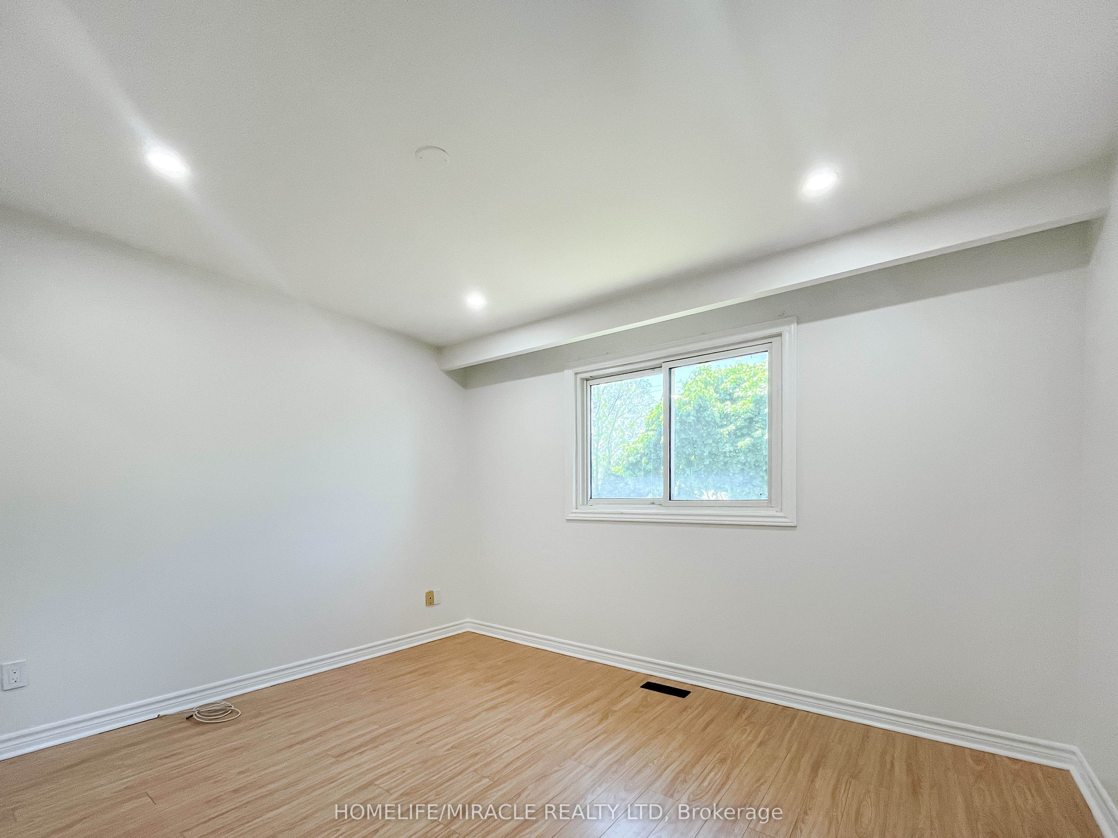 3485 Oakglade Crescent Property Photo 13