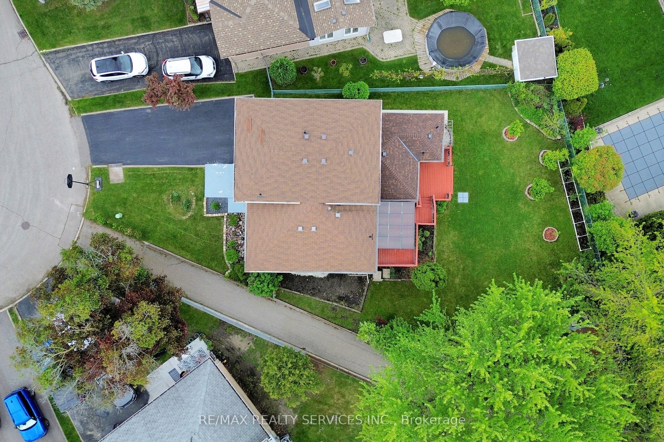 53 Geneva Crescent Property Photo 2