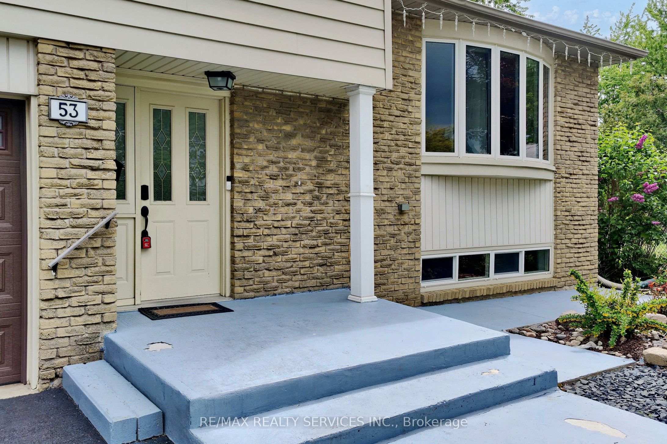 53 Geneva Crescent Property Photo 4