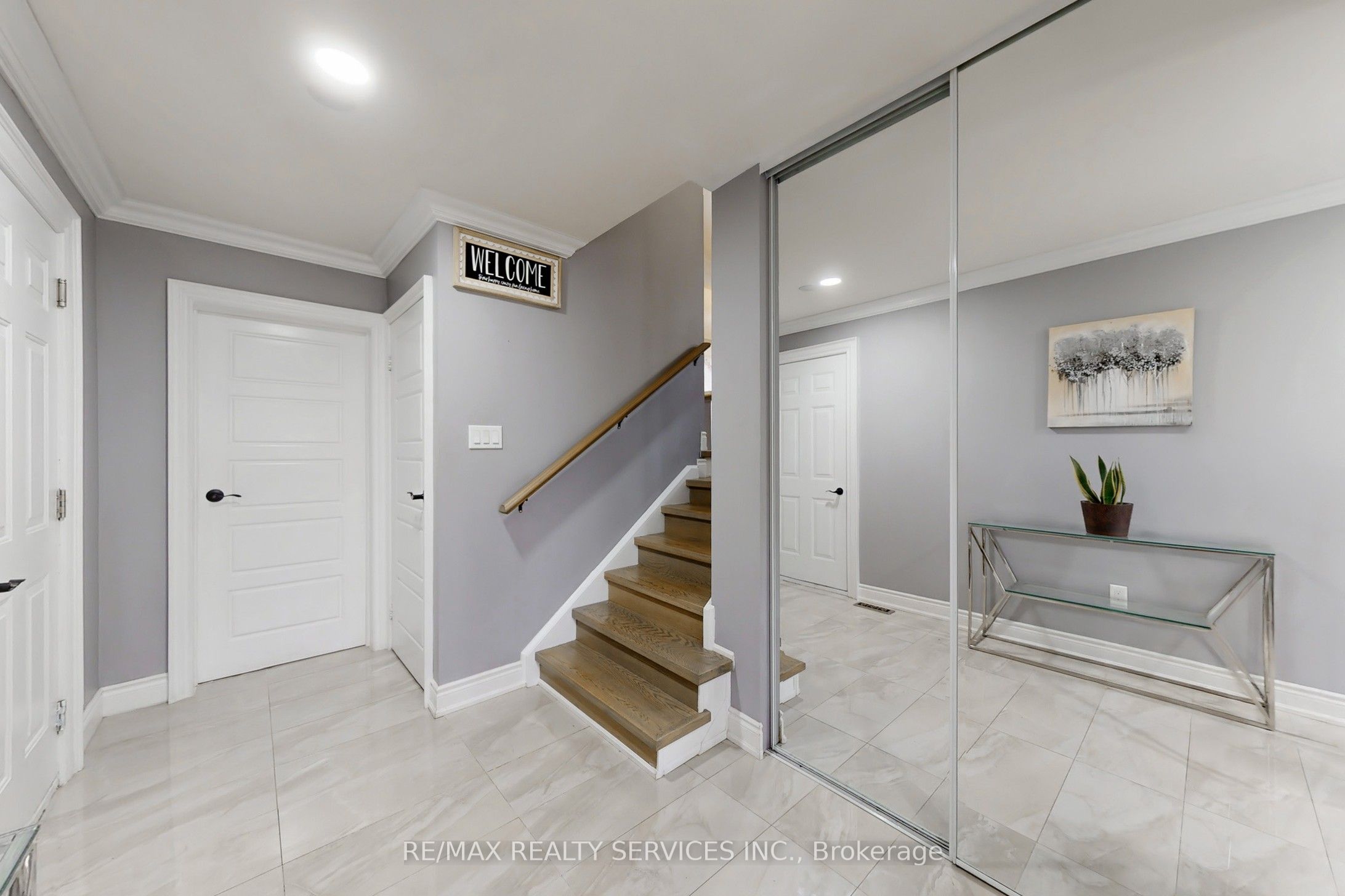 53 Geneva Crescent Property Photo 5