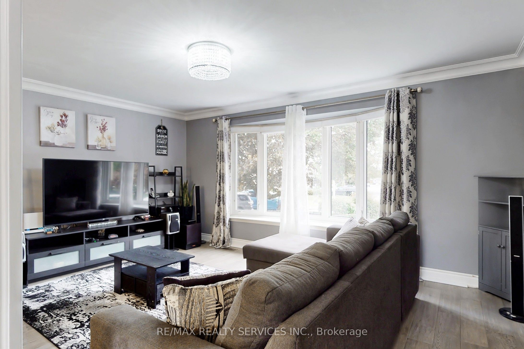 53 Geneva Crescent Property Photo 7