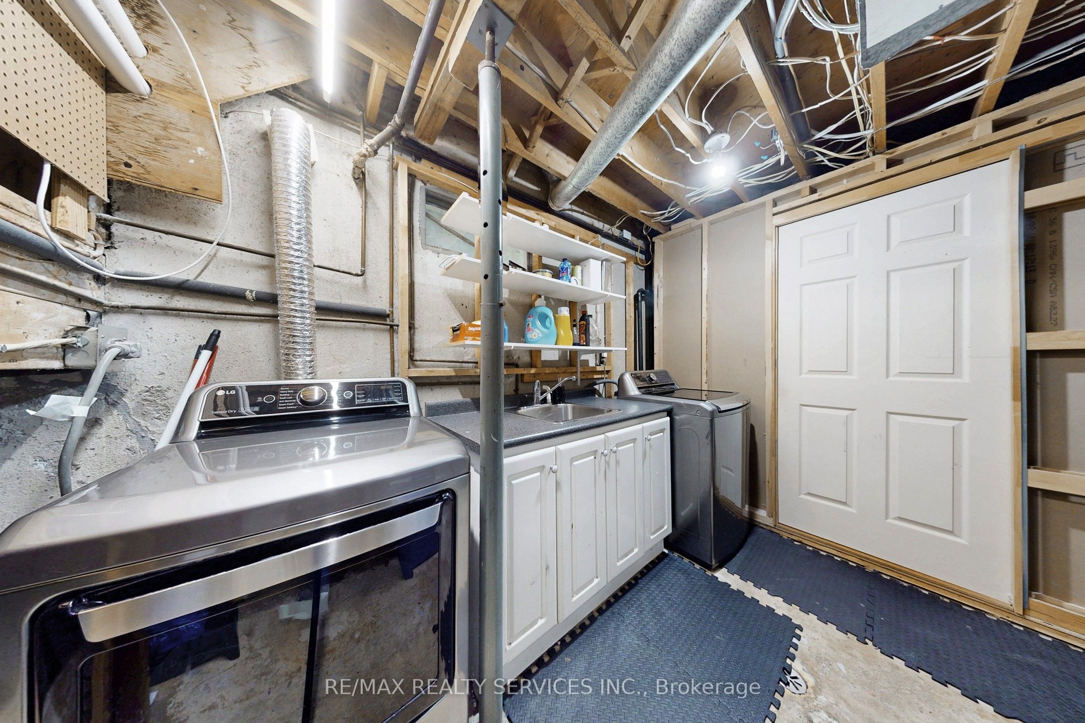 53 Geneva Crescent Property Photo 42