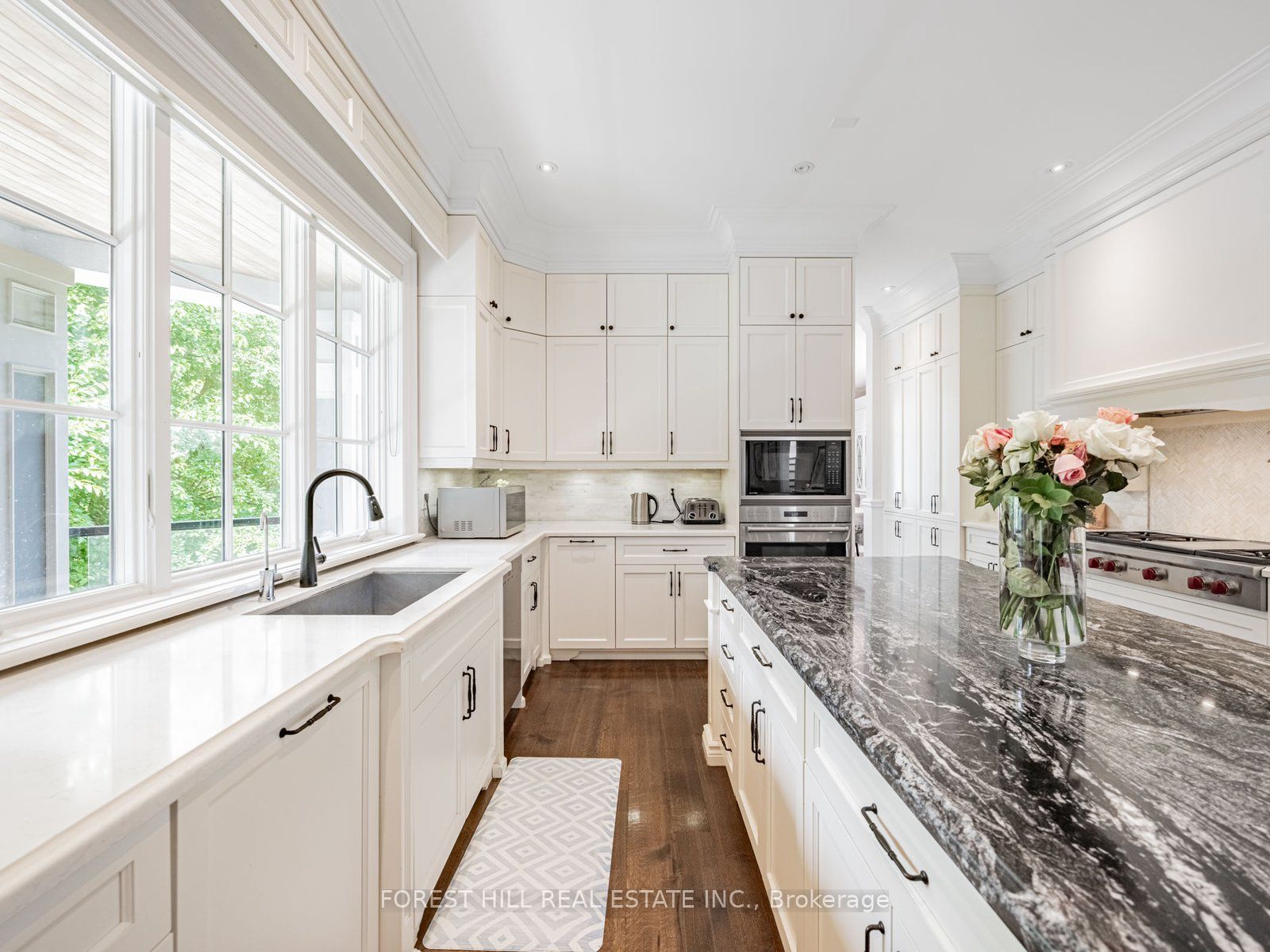 302 Pinehurst Drive W Property Photo 11
