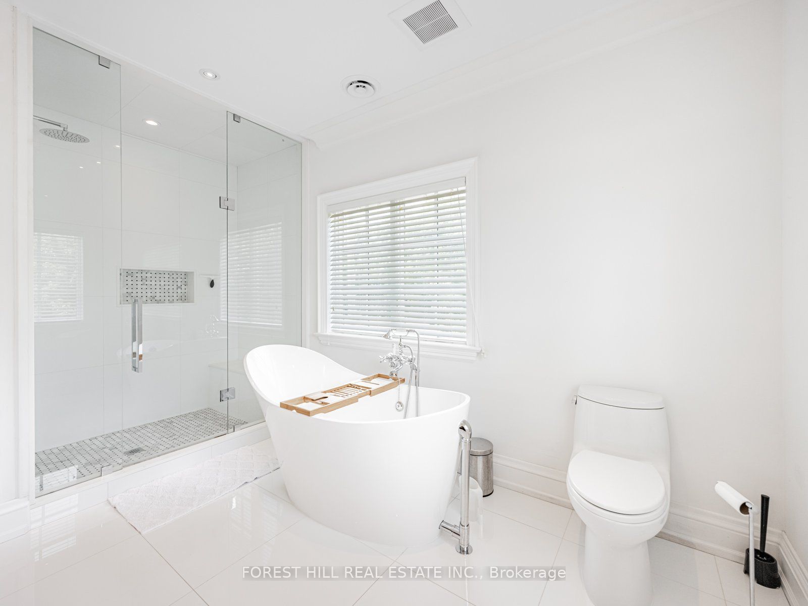 302 Pinehurst Drive W Property Photo 20