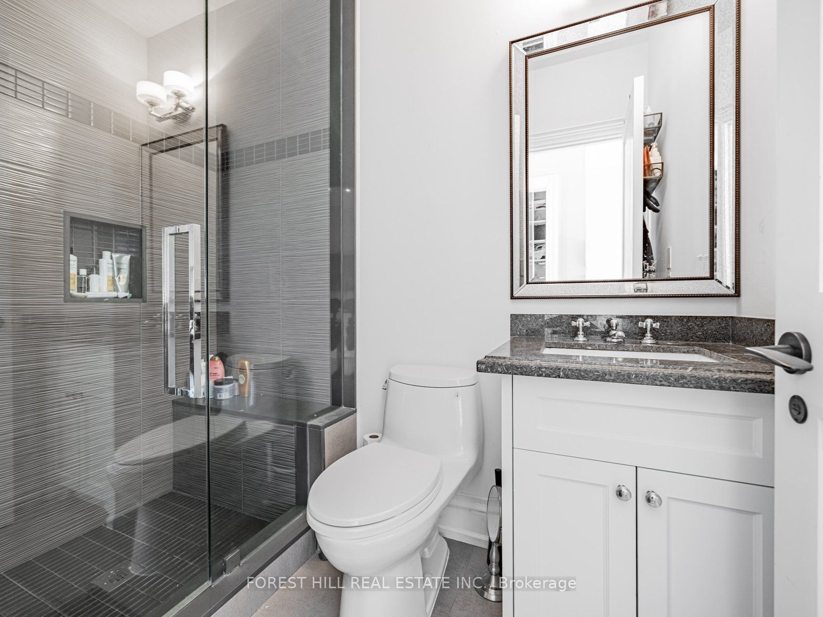 302 Pinehurst Drive W Property Photo 26
