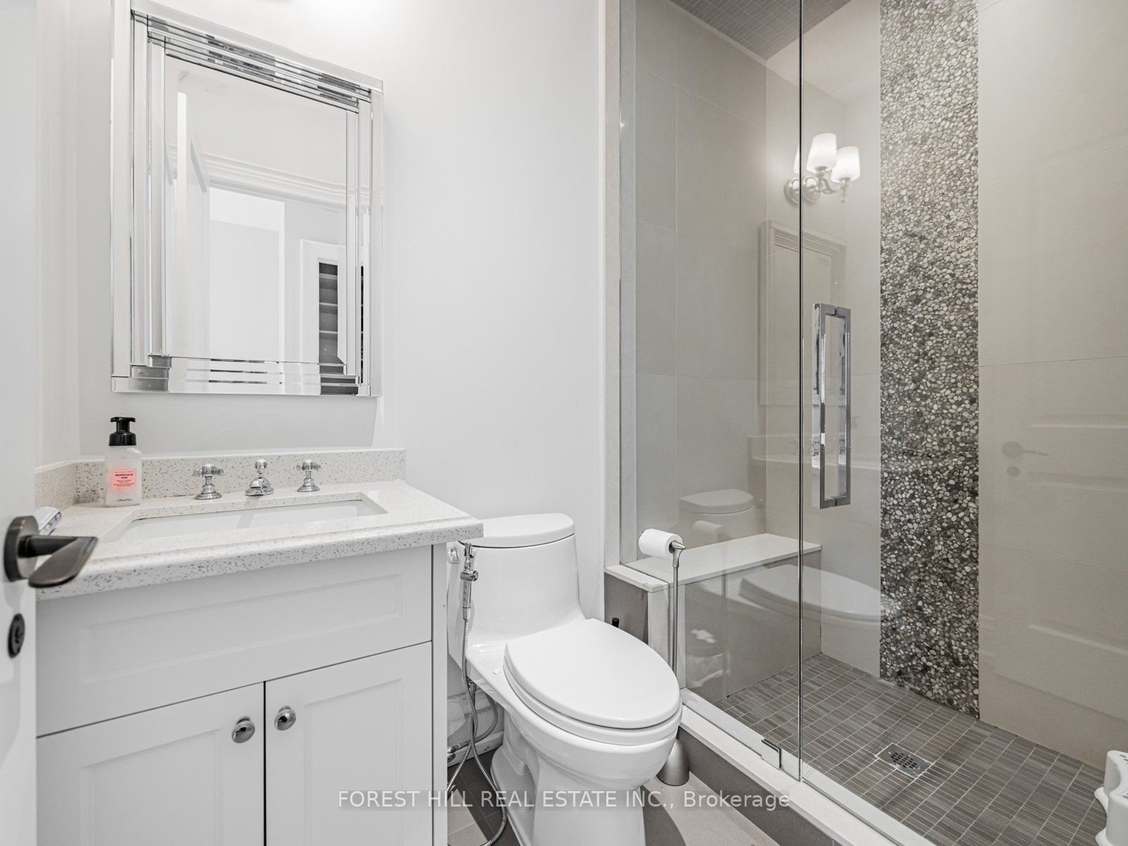 302 Pinehurst Drive W Property Photo 28
