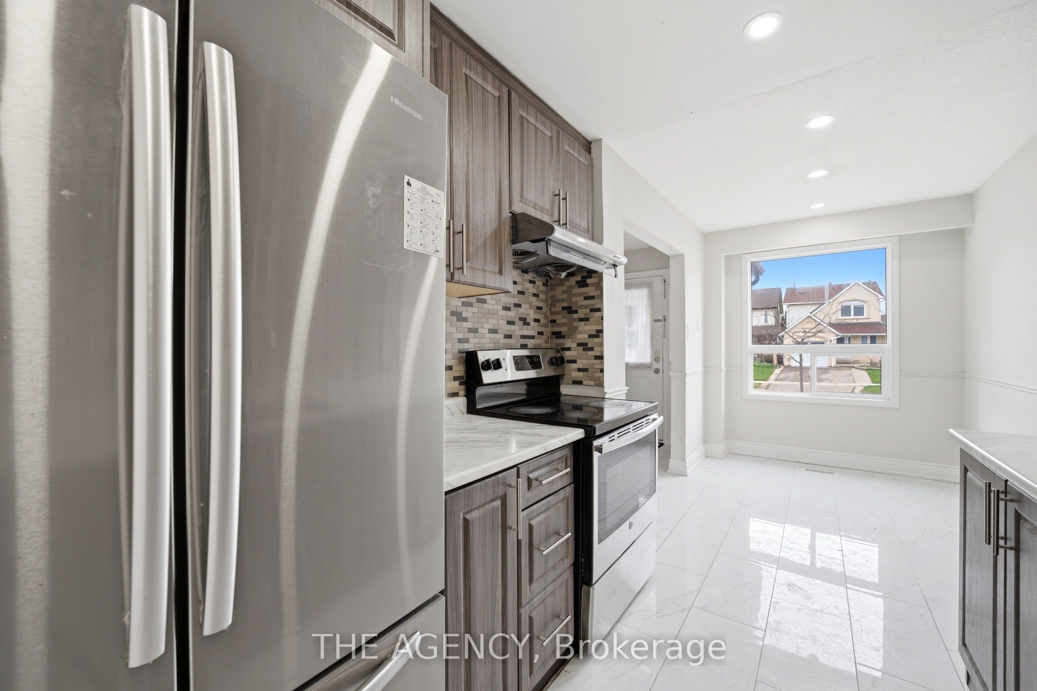 416 Hansen Road N Property Photo 12