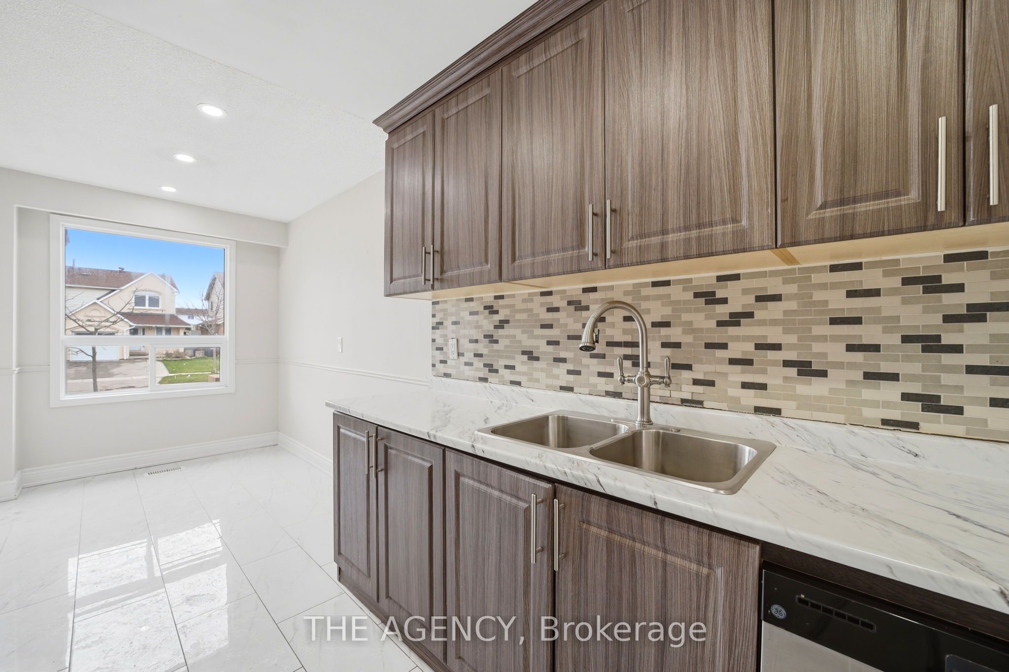 416 Hansen Road N Property Photo 13