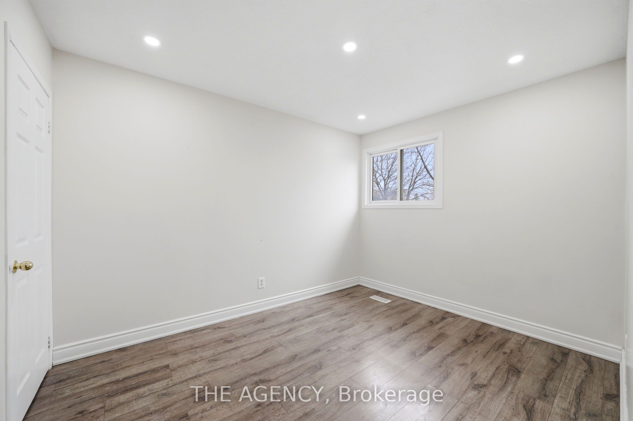 416 Hansen Road N Property Photo 22