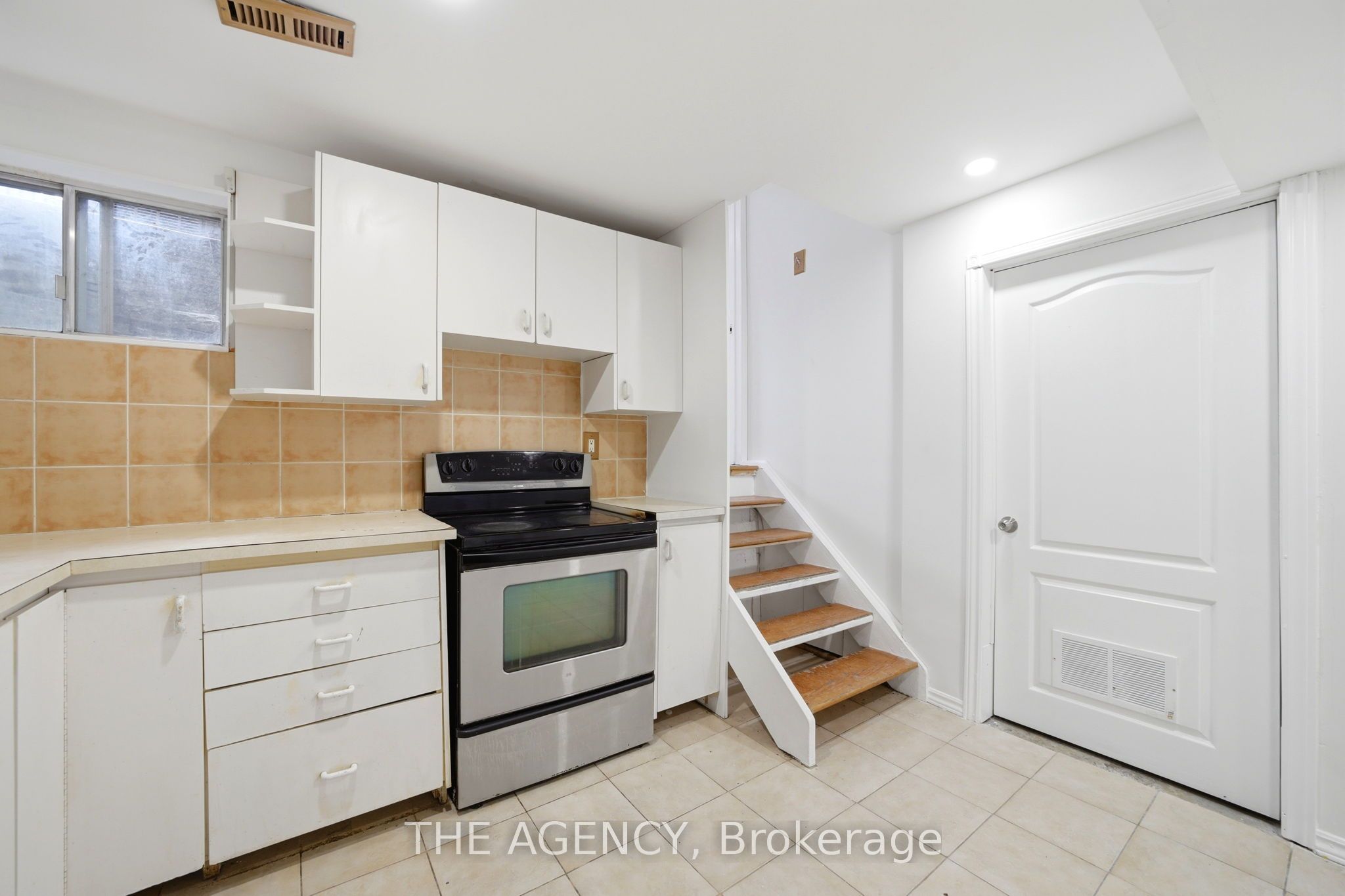 416 Hansen Road N Property Photo 32