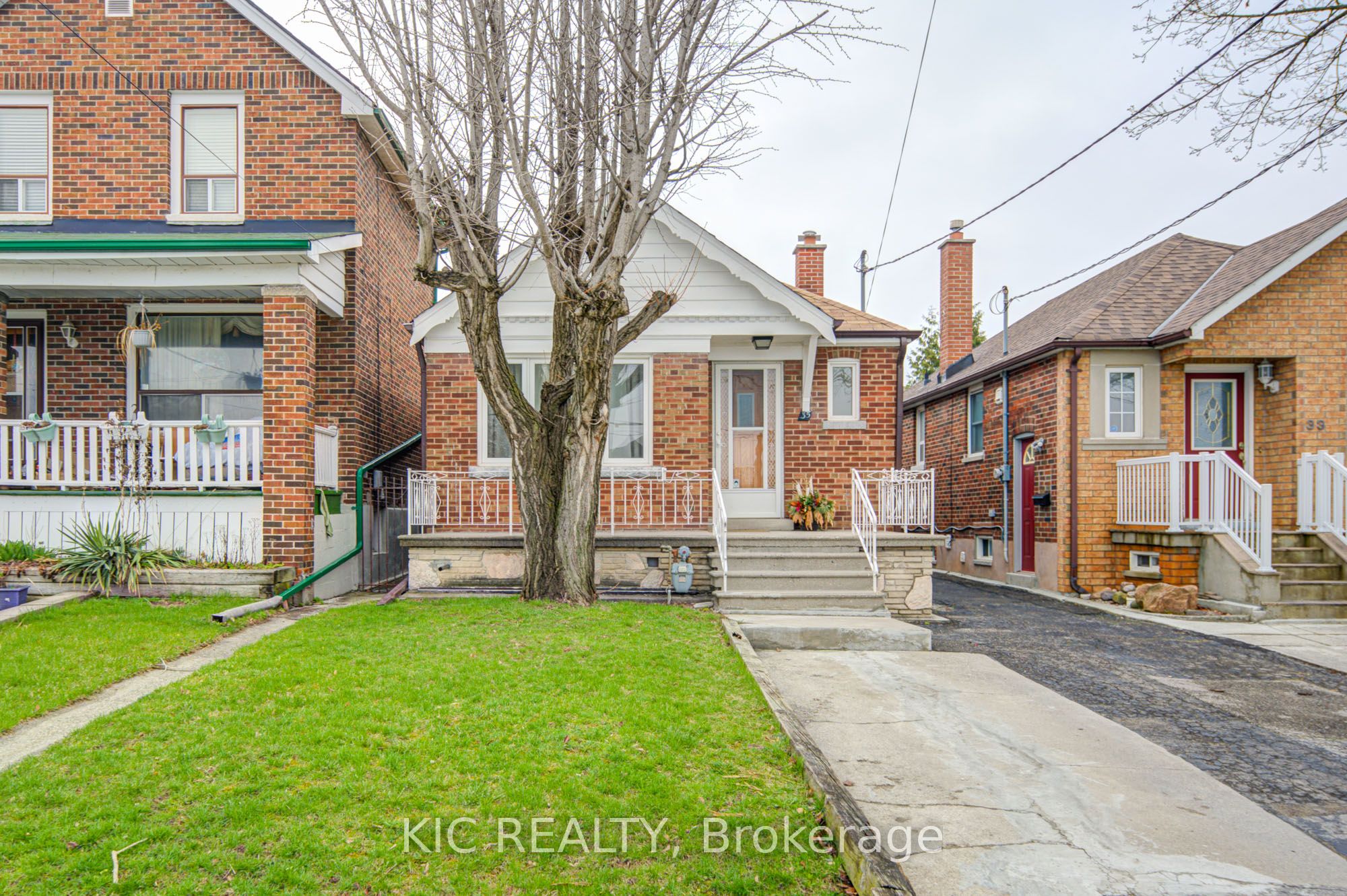 35 Montcalm Avenue Property Photo 2