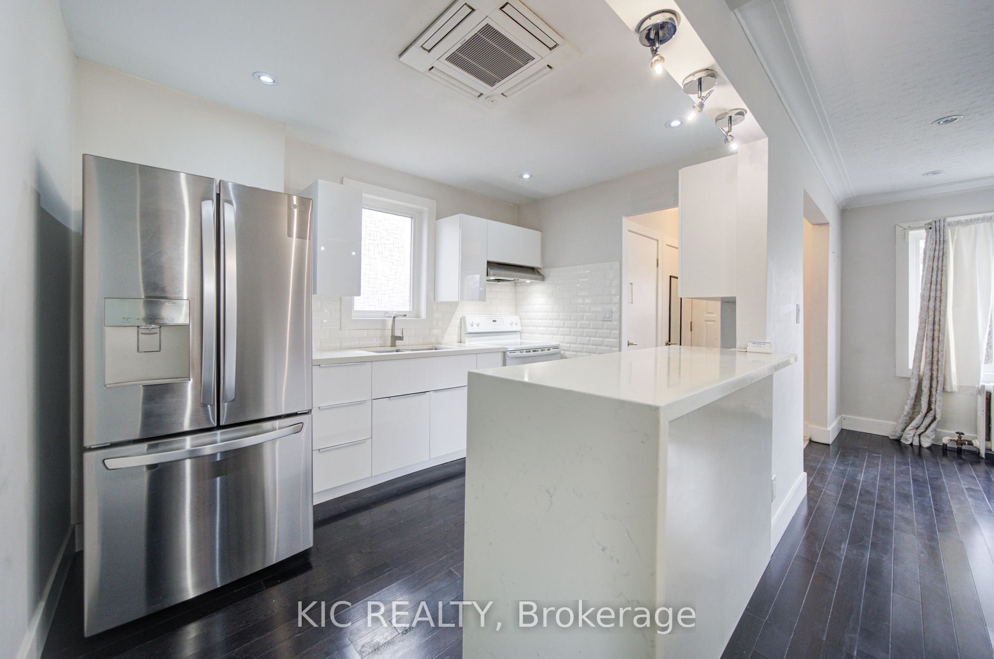 35 Montcalm Avenue Property Photo 6