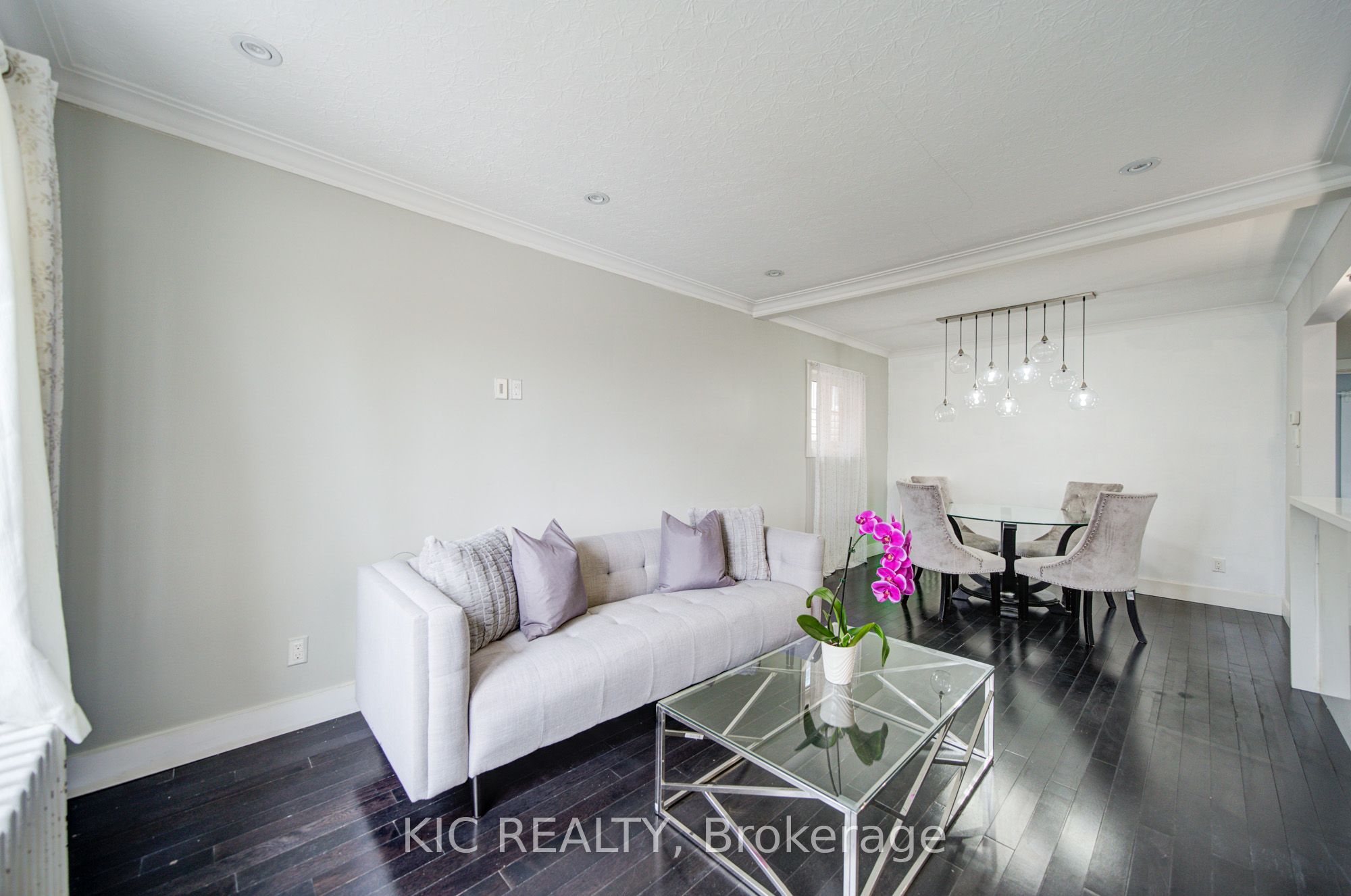 35 Montcalm Avenue Property Photo 9