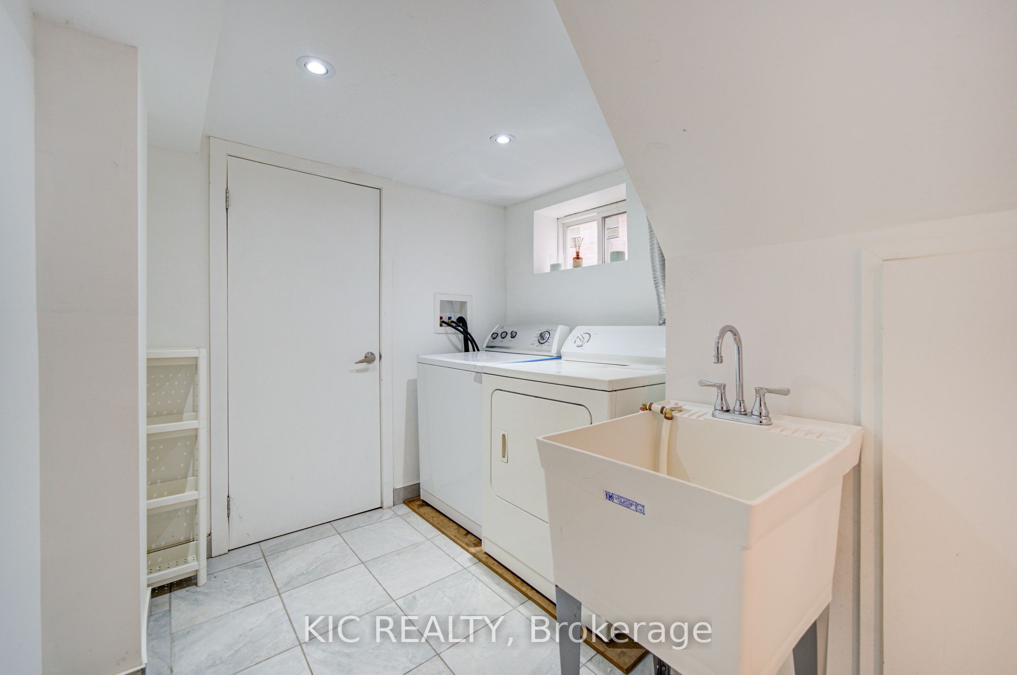 35 Montcalm Avenue Property Photo 21