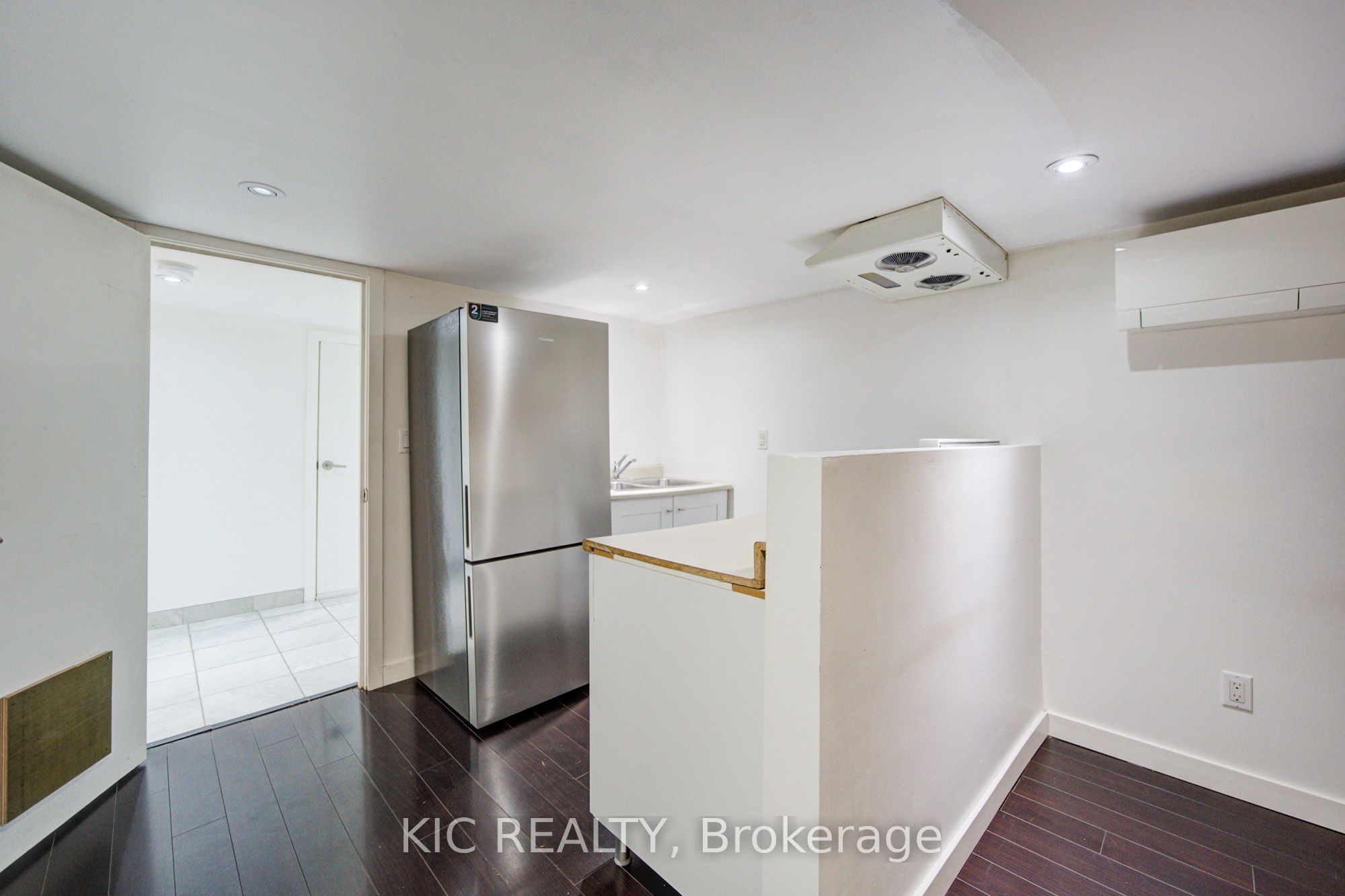 35 Montcalm Avenue Property Photo 23