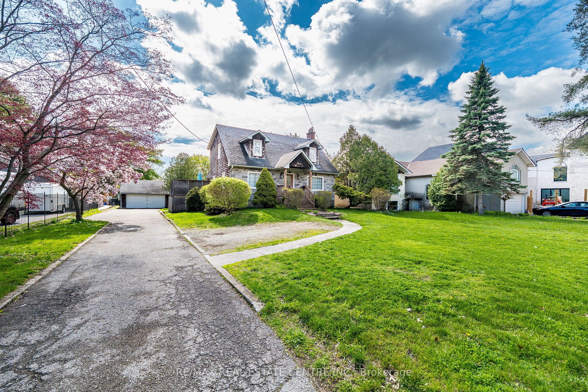 2212 Mississauga Road